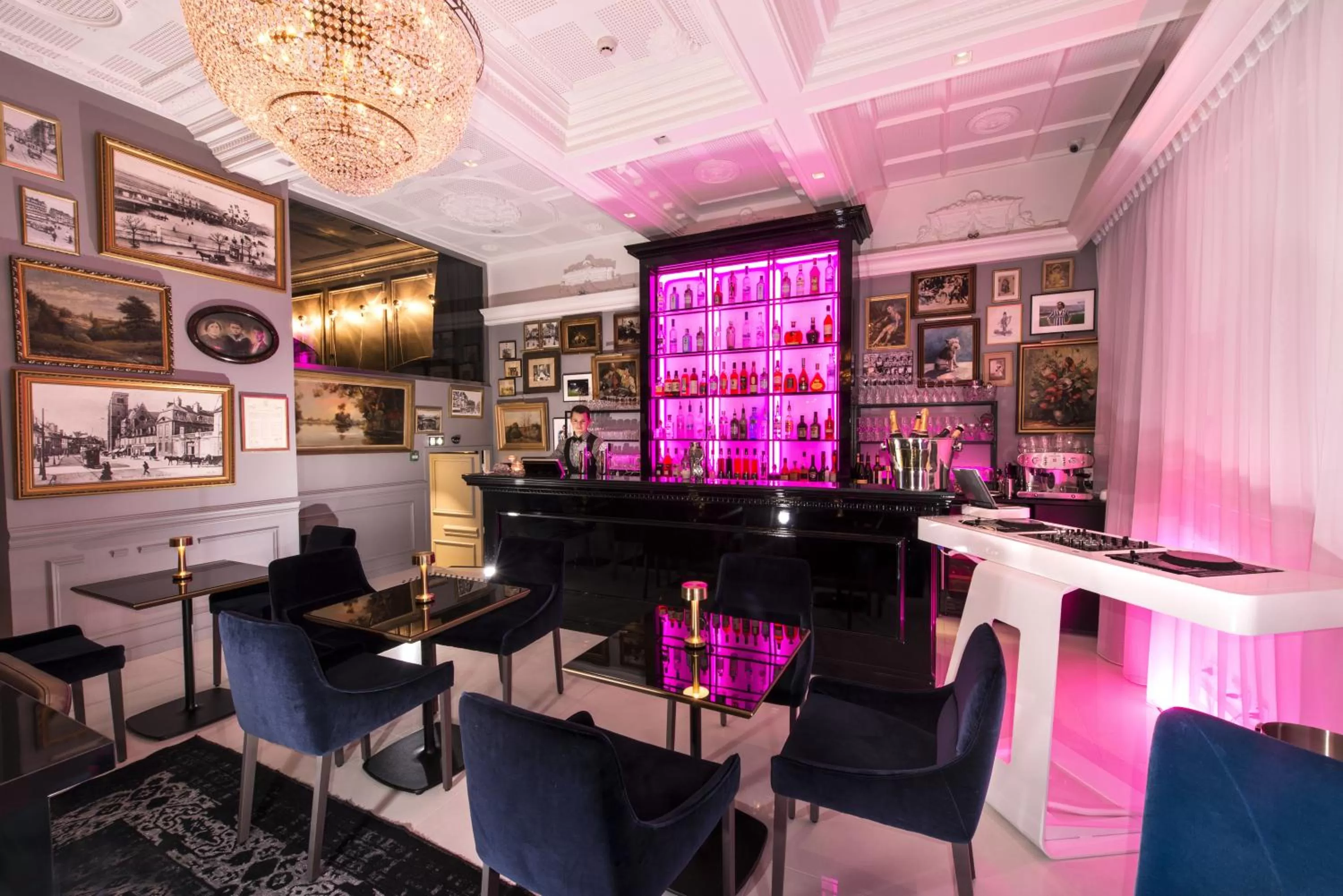 Lounge or bar in Vertigo Hotel, Dijon, a Member of Design Hotels