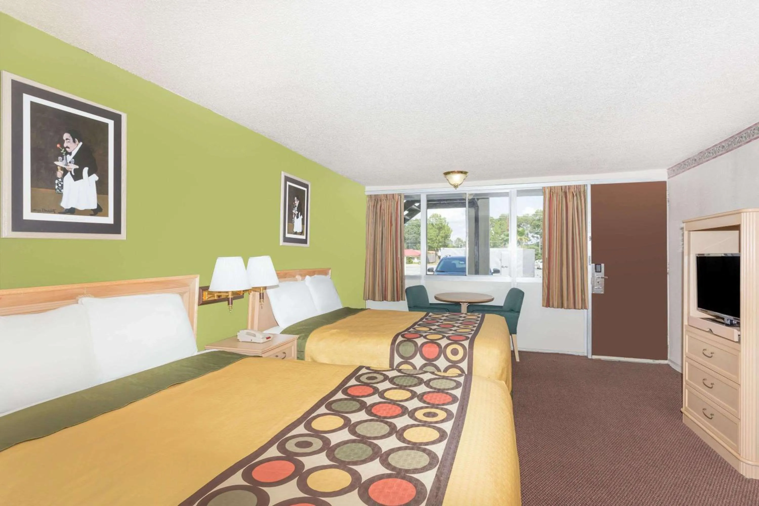 Photo of the whole room, Bed in Knights Inn Statesboro