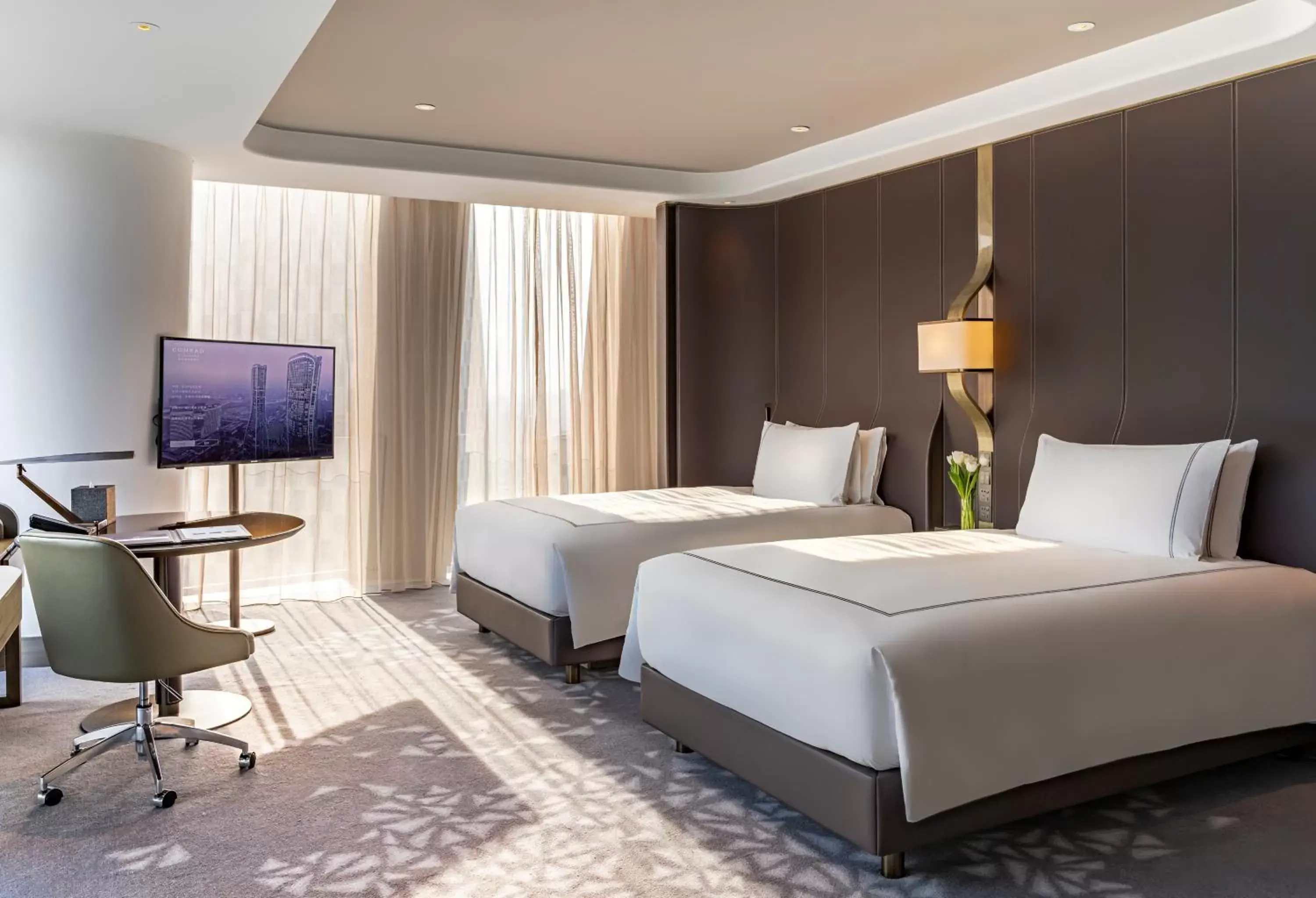 Deluxe Twin Room with River View in Conrad Hangzhou Deluxe Twin Room with River View in Conrad Hangzhou