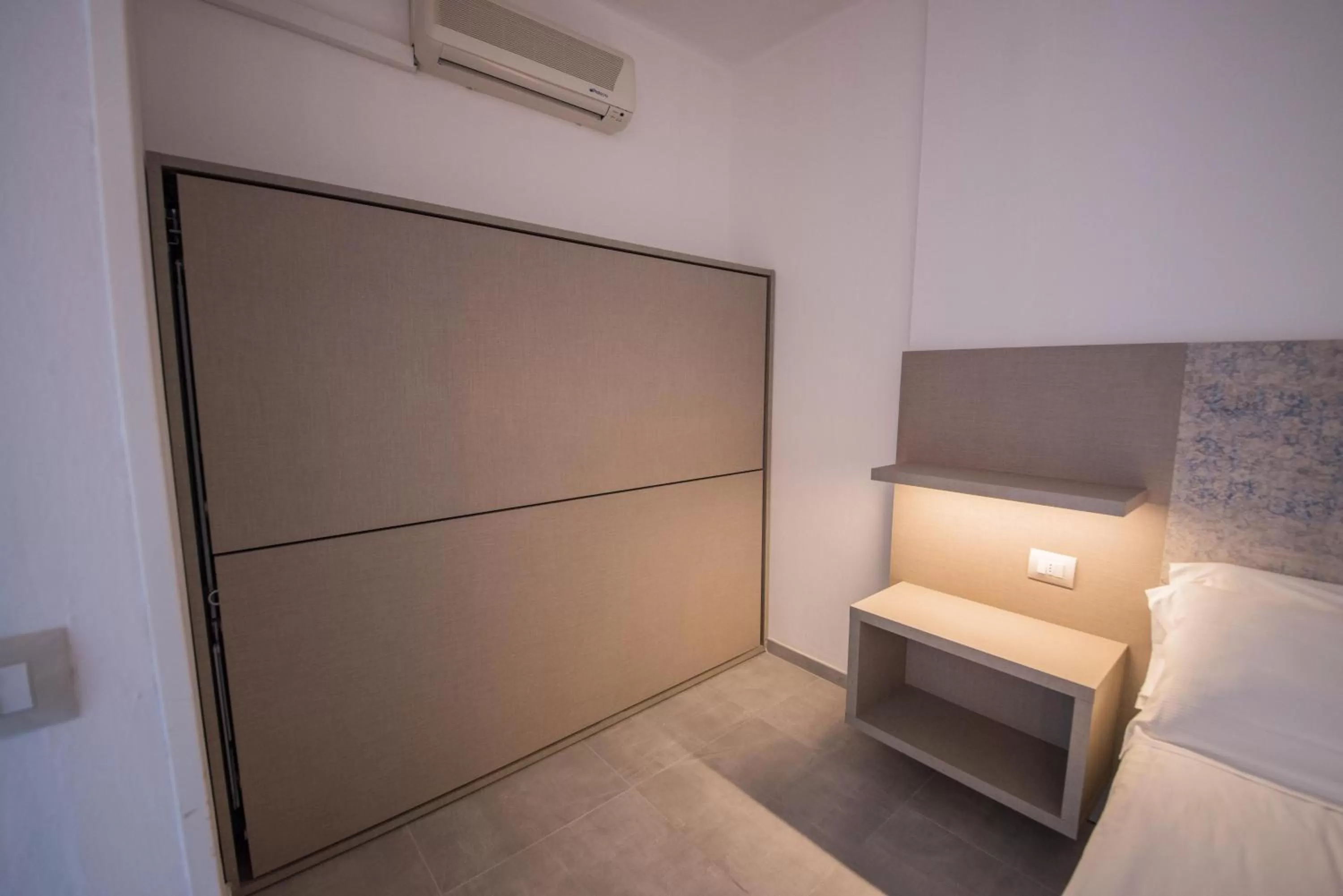 bunk bed, Bed in Residence Cristine