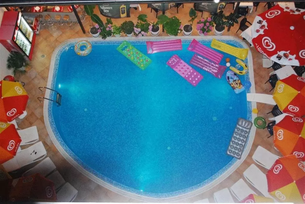 Pool view in Italia Hotel