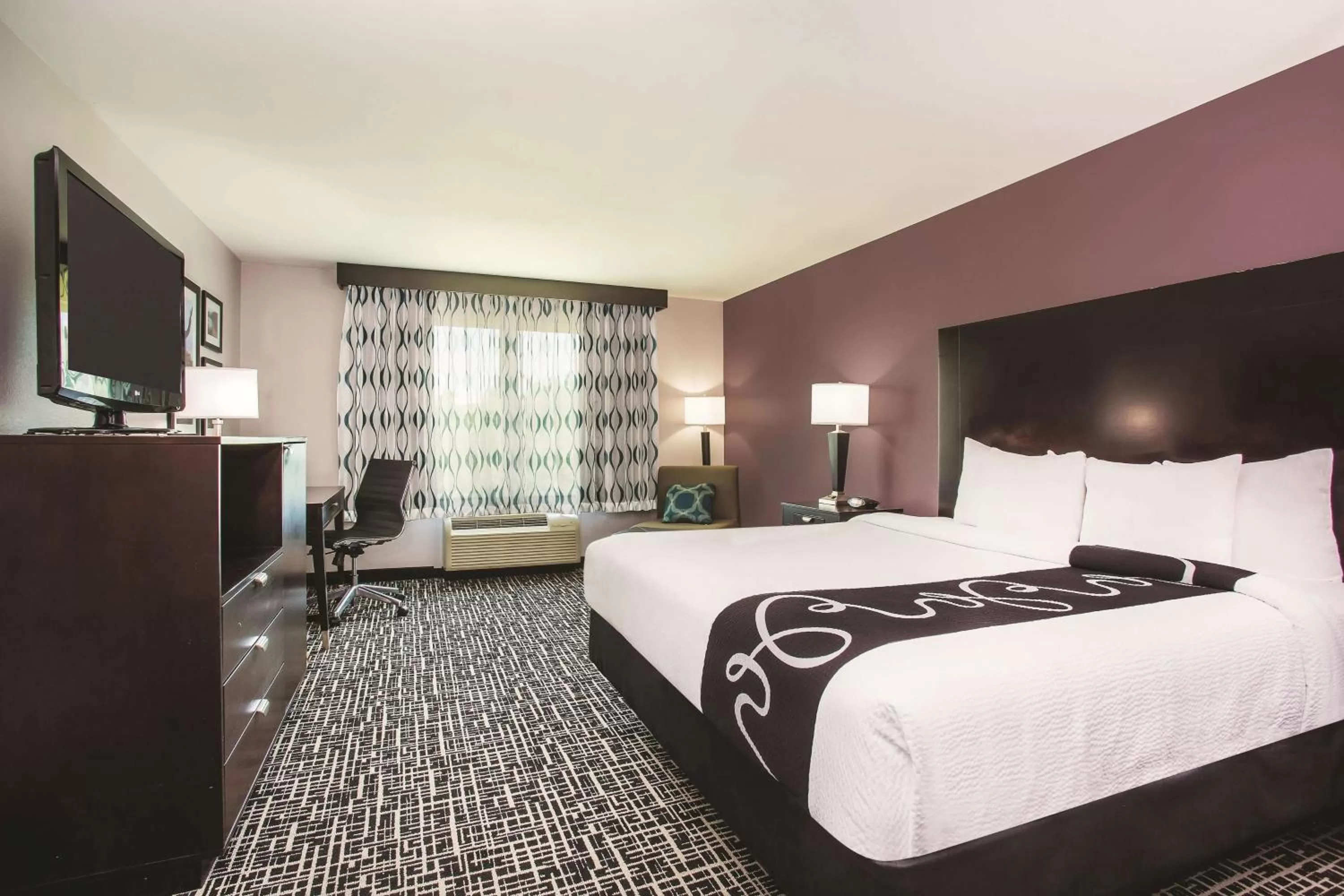 King Room in La Quinta by Wyndham Russellville