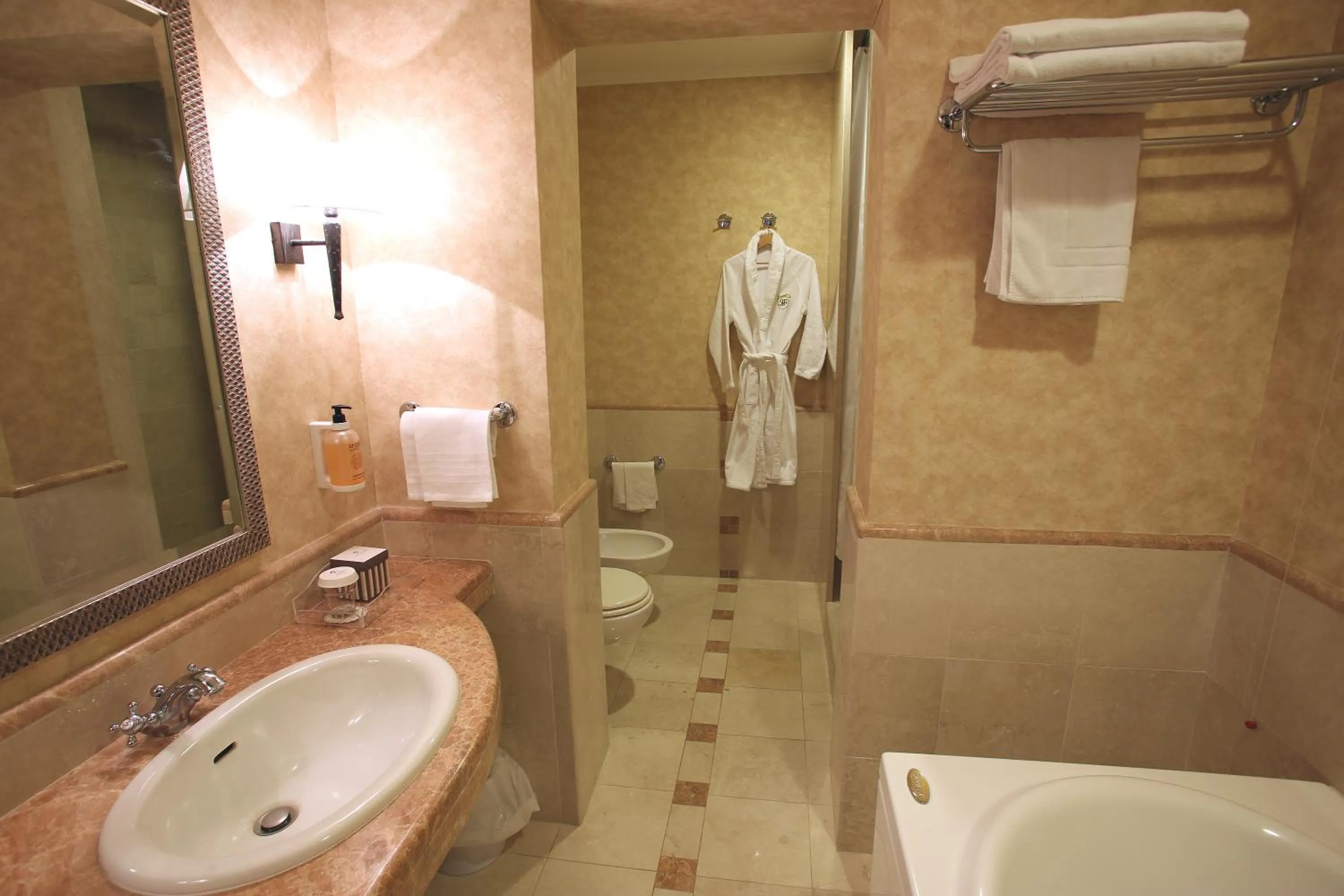 Shower in Relais La Fattoria