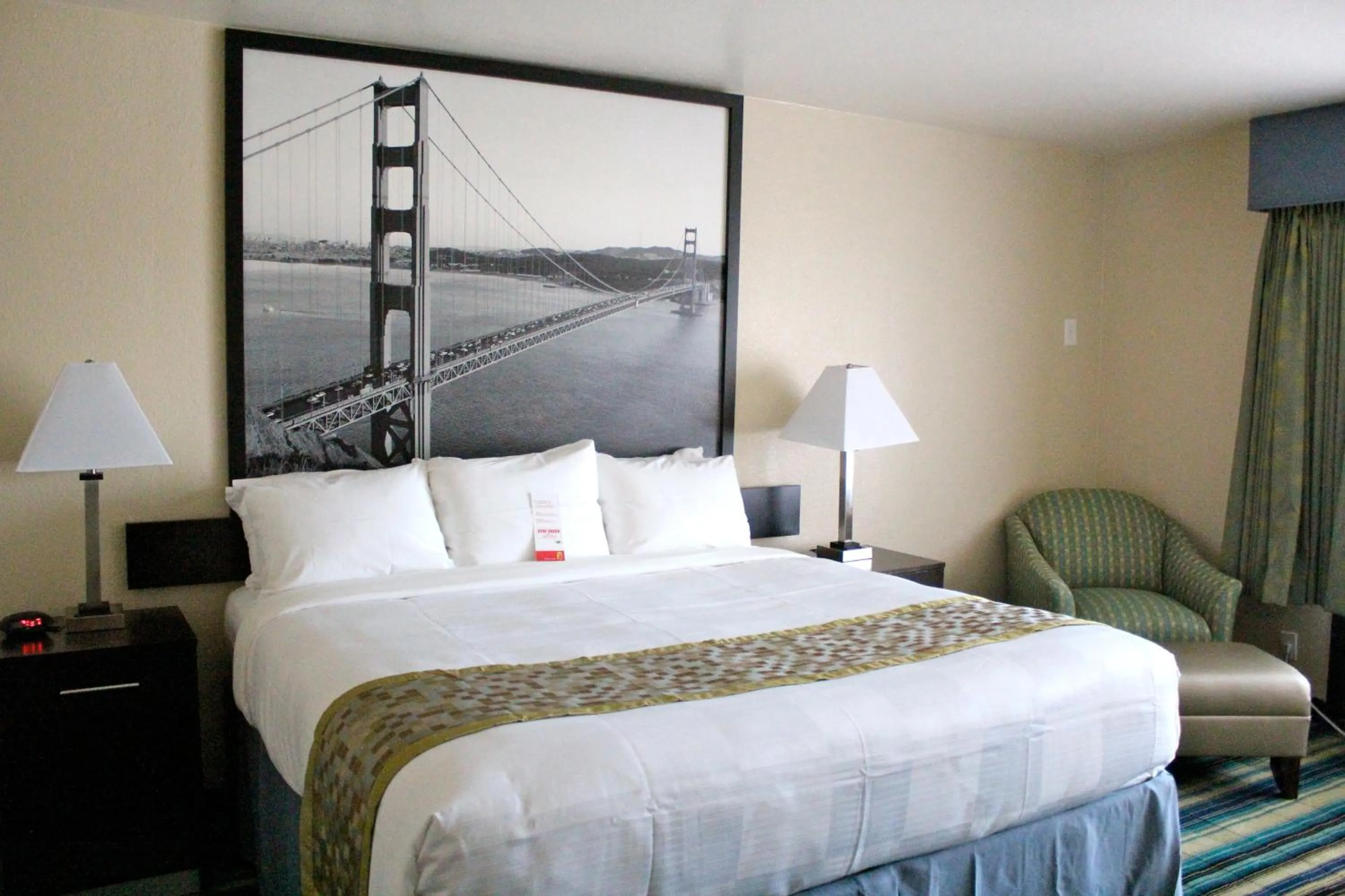 Photo of the whole room in Super 8 by Wyndham Vallejo/Napa Valley