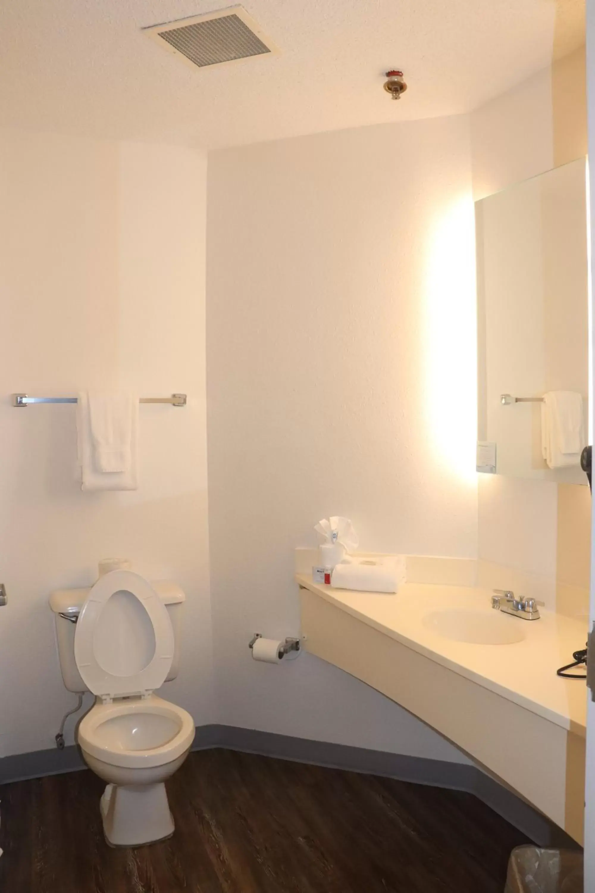 Standard Queen Room - Non-Smoking in Howard Johnson by Wyndham Tifton Standard Queen Room - Non-Smoking in Howard Johnson by Wyndham Tifton