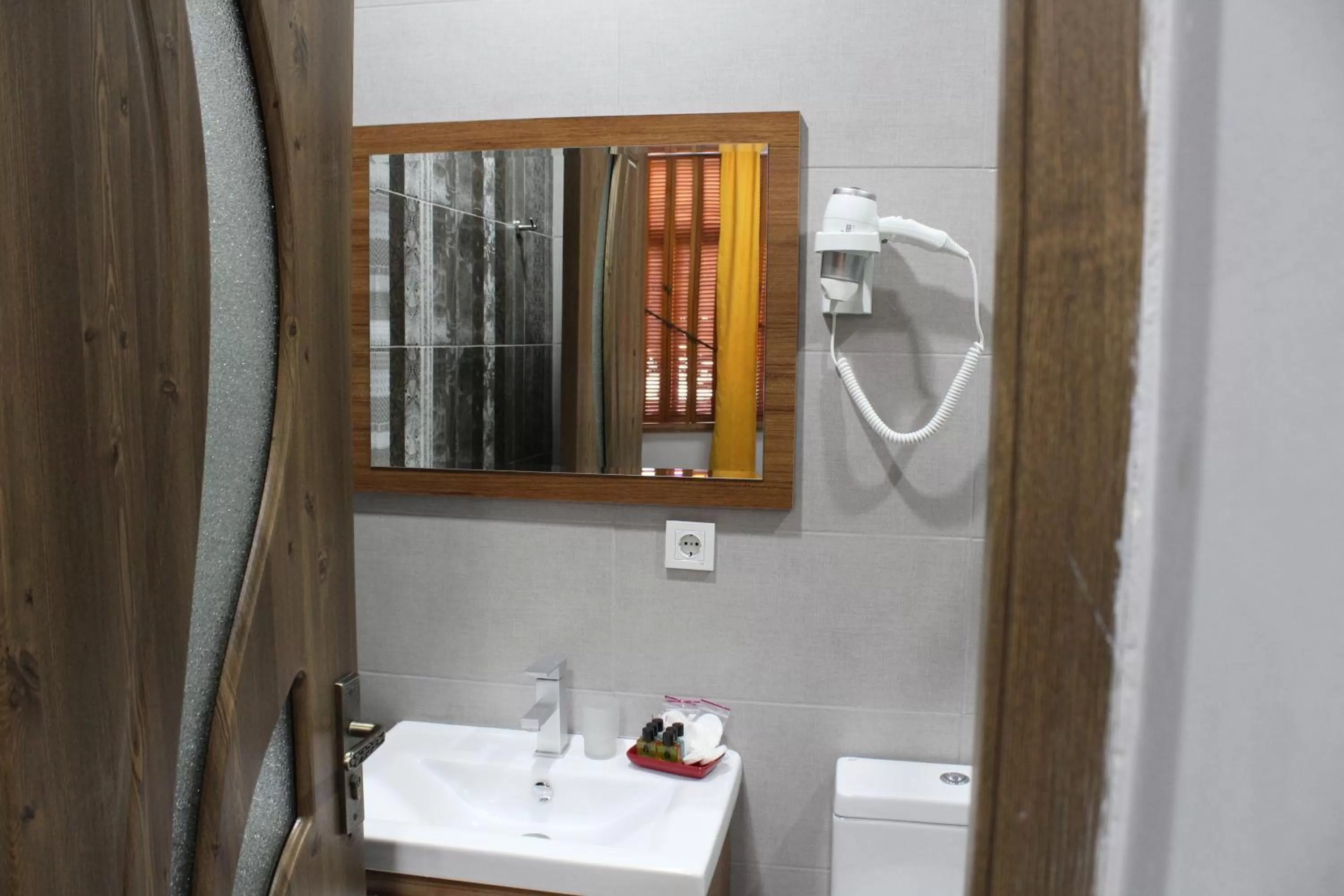 Bathroom in Palm Hotel