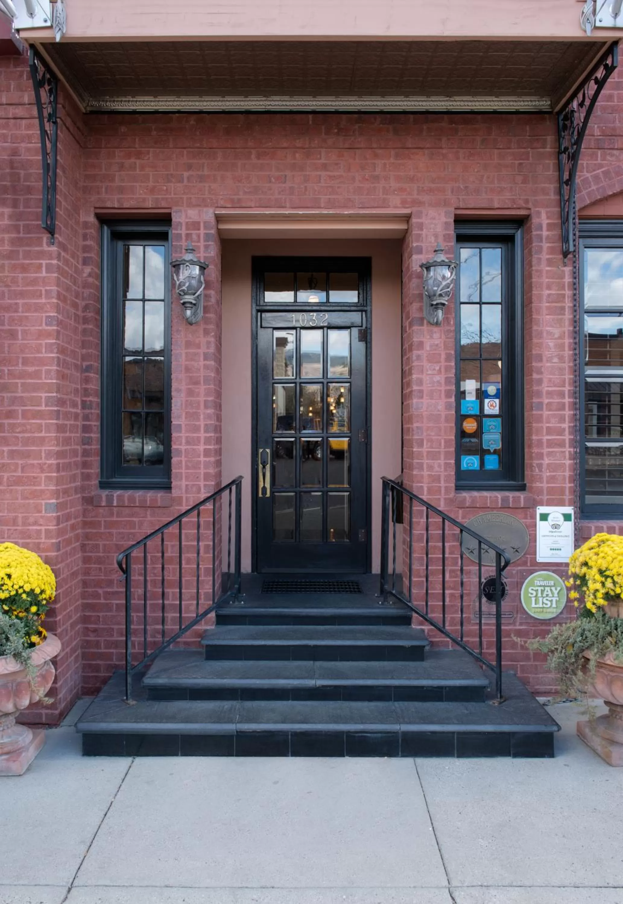 Facade/entrance in Chamberlin Inn