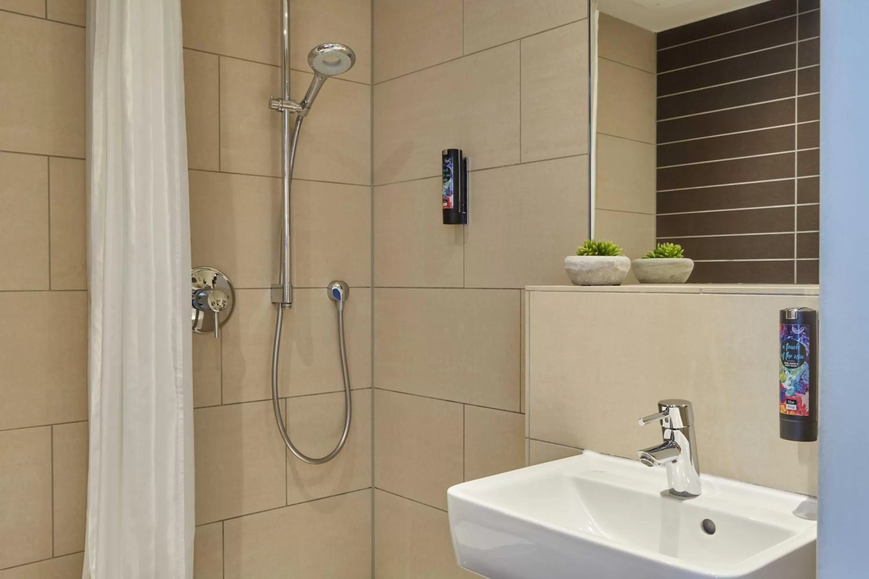 Shower in the niu Fusion