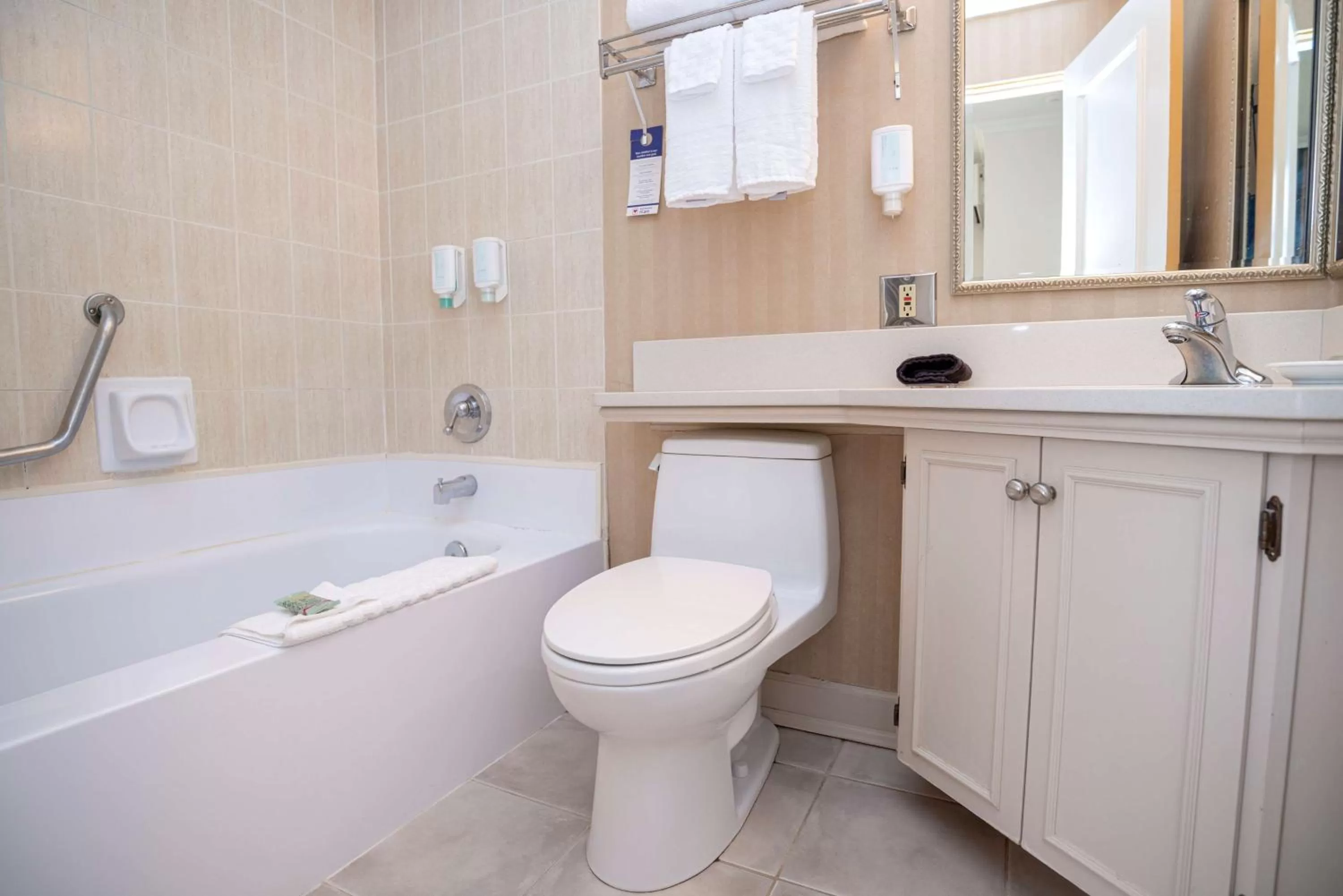 Bathroom in Best Western Dorchester Hotel