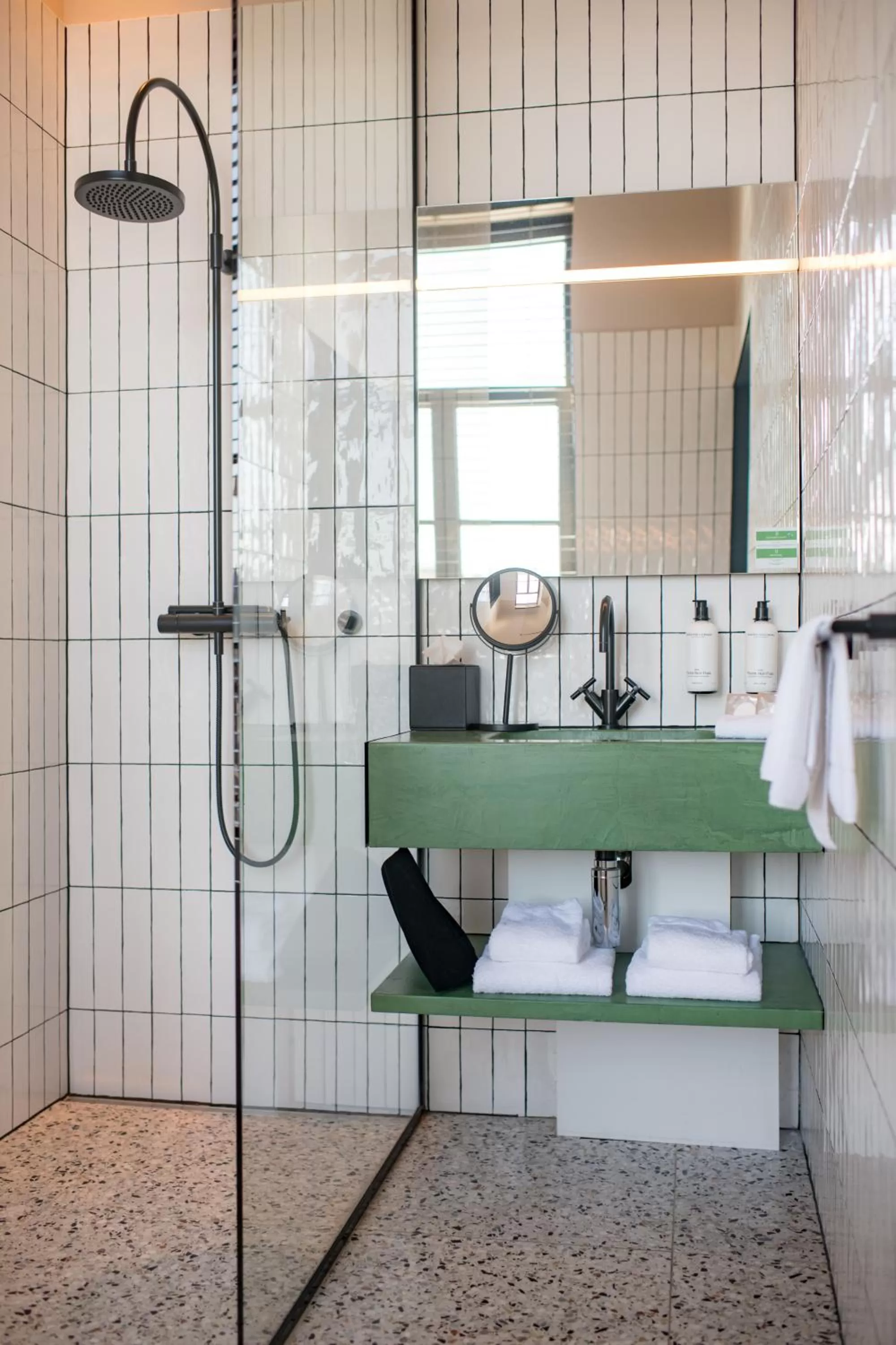 Shower in U Eat & Sleep Antwerp