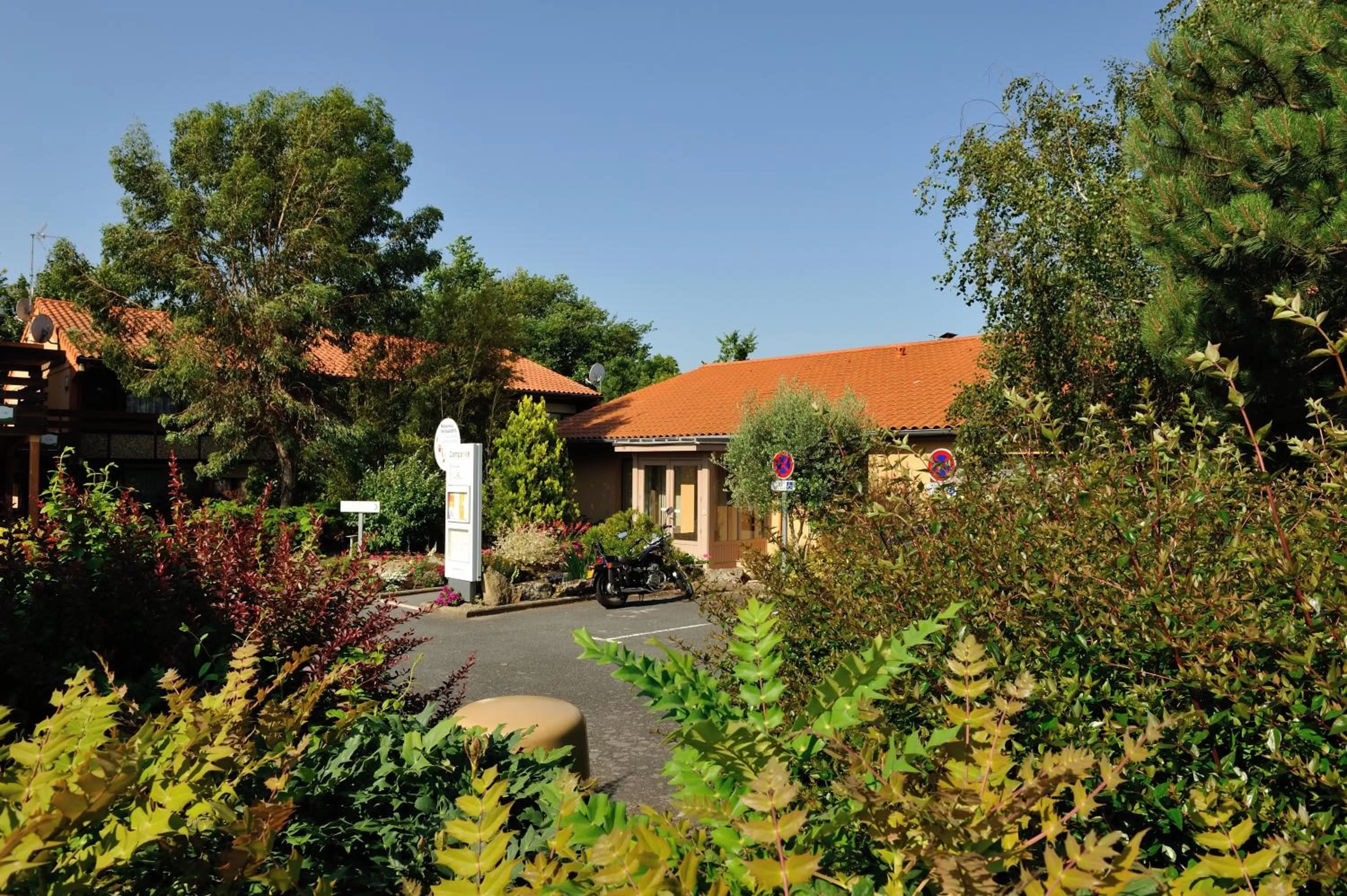 Facade/entrance in Campanile Cholet
