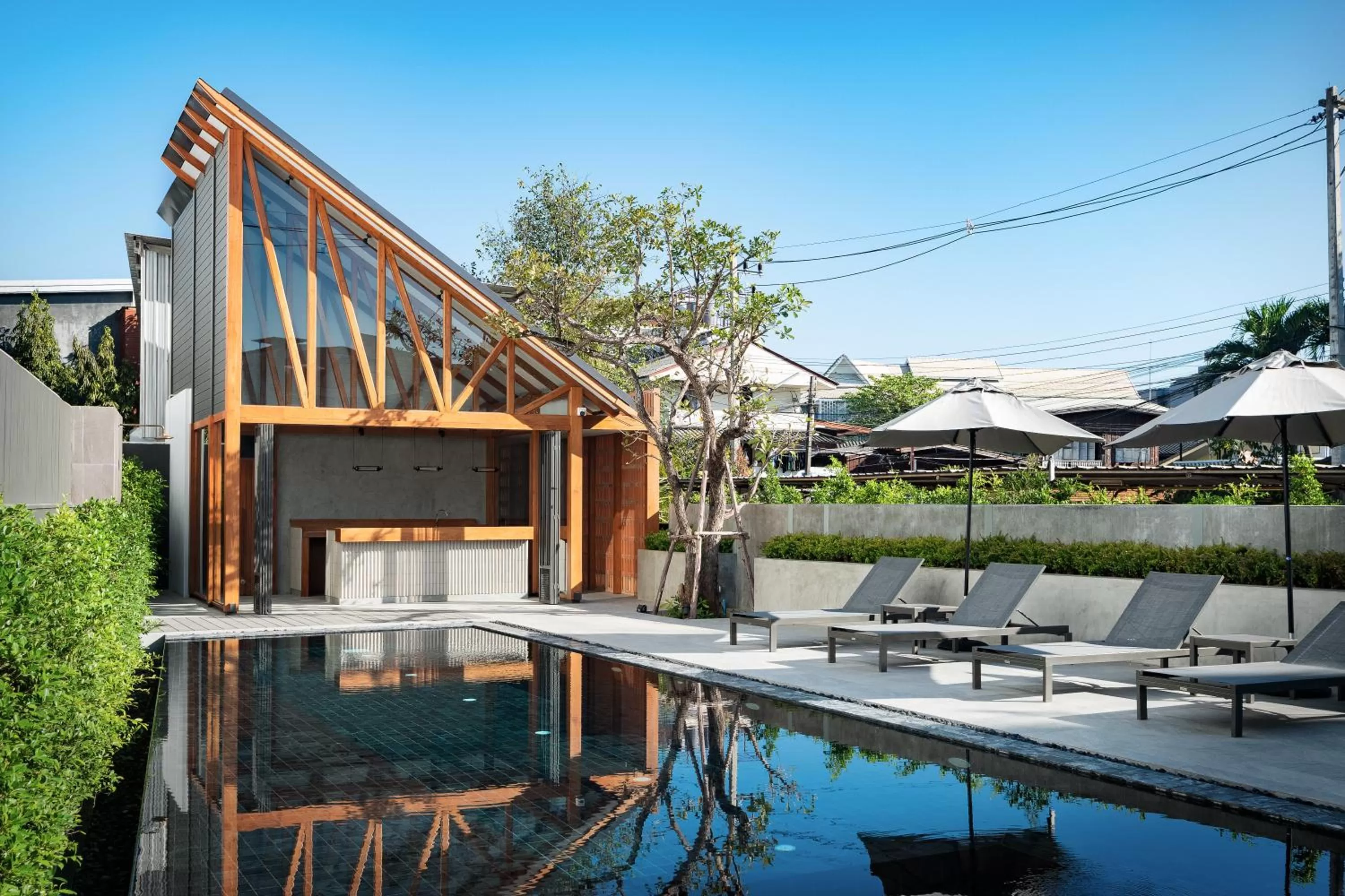 Swimming pool in Raming Lodge Hotel