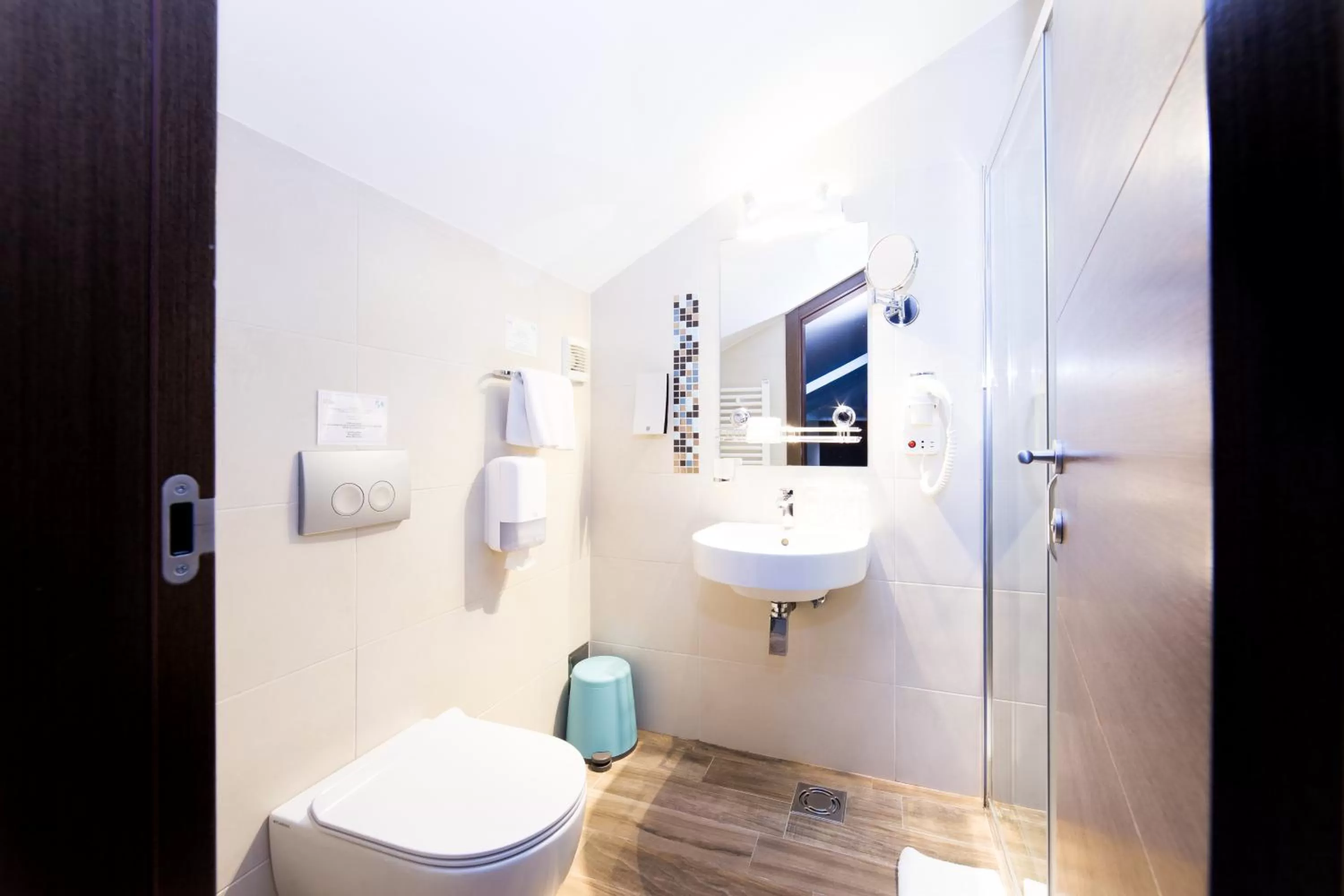 Shower in Garni Hotel Mint