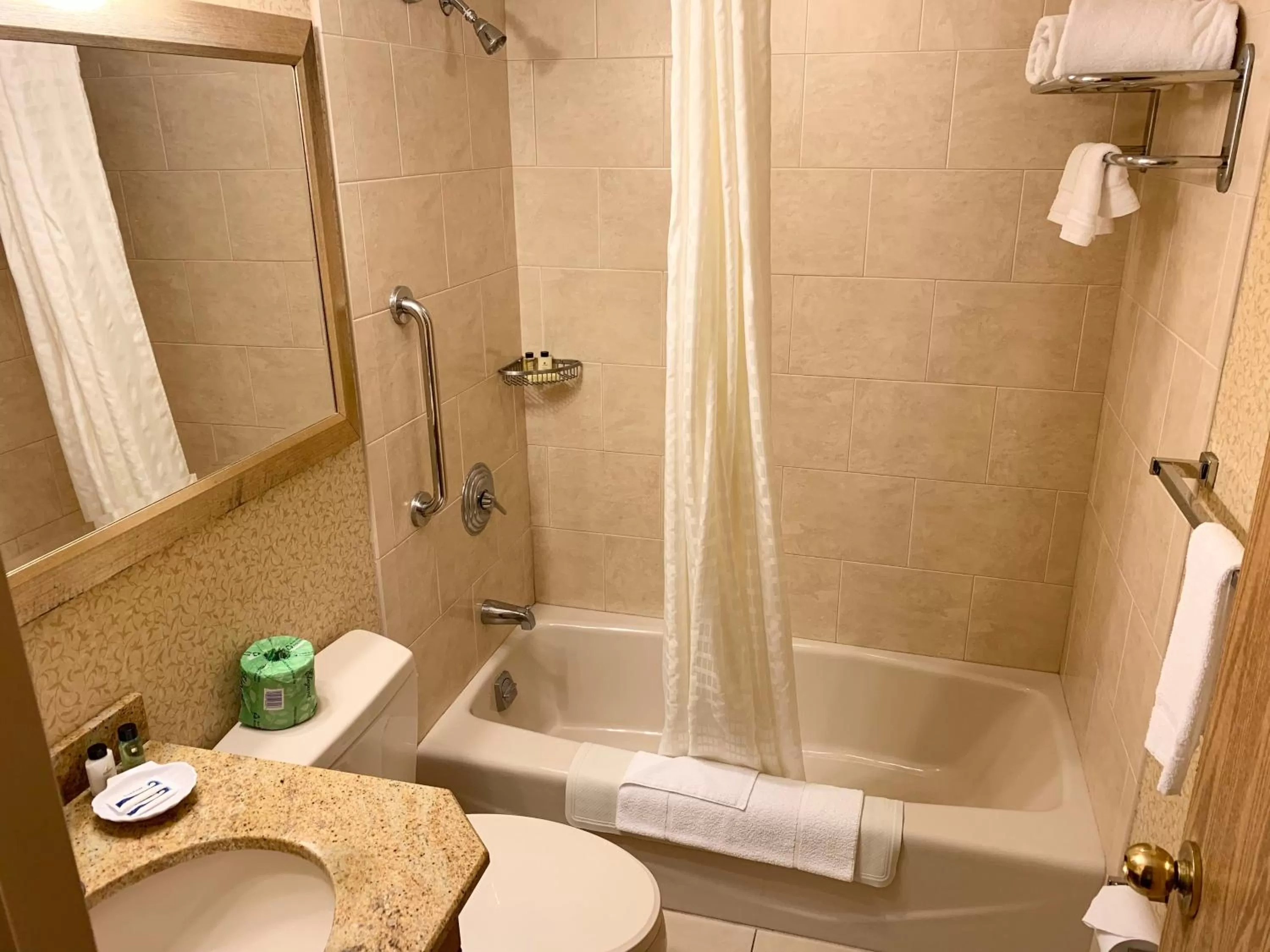 Shower in Five Towns Inn - JFK Airport