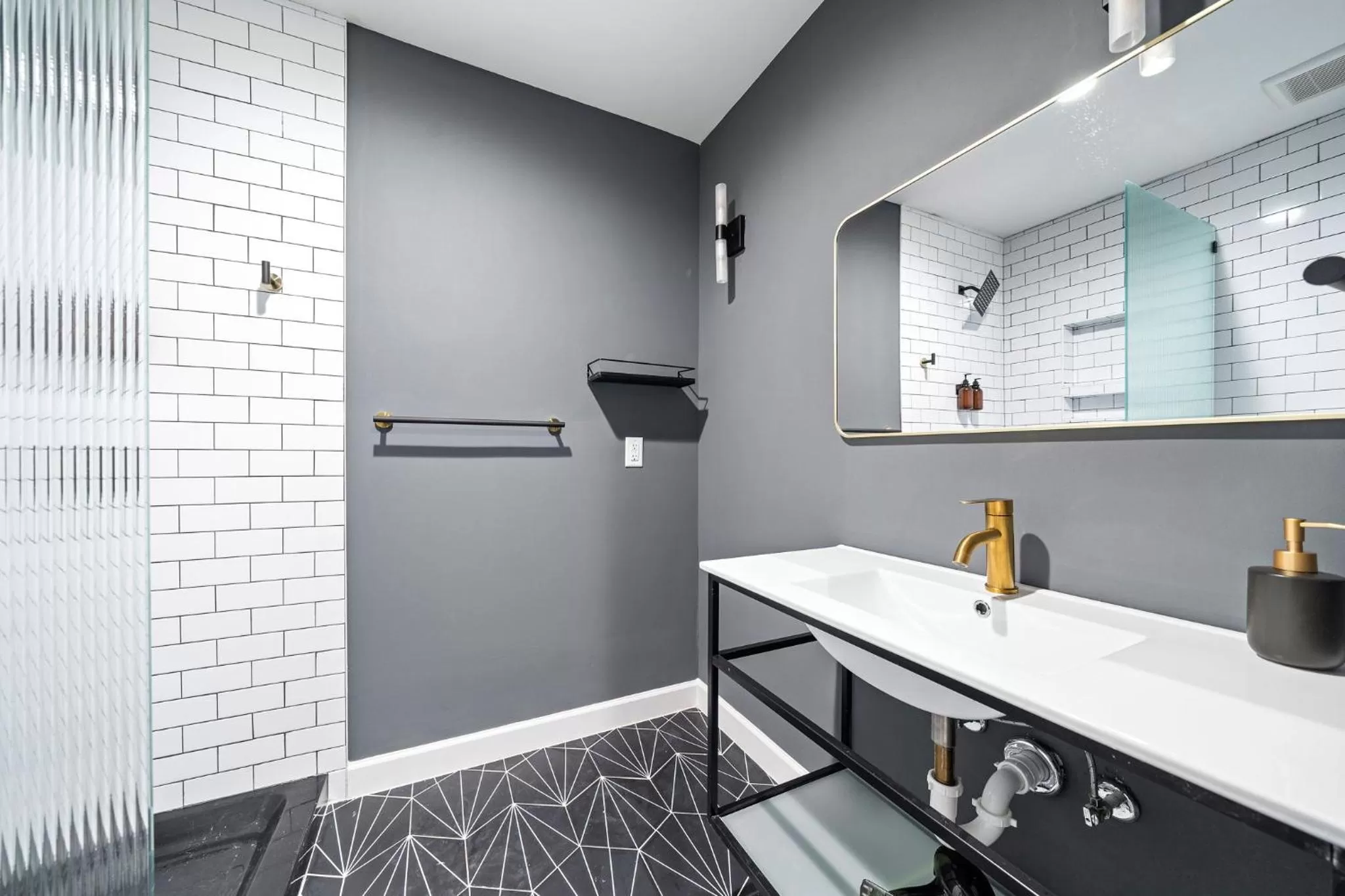 Shower in Wanderstay Boutique Hotel