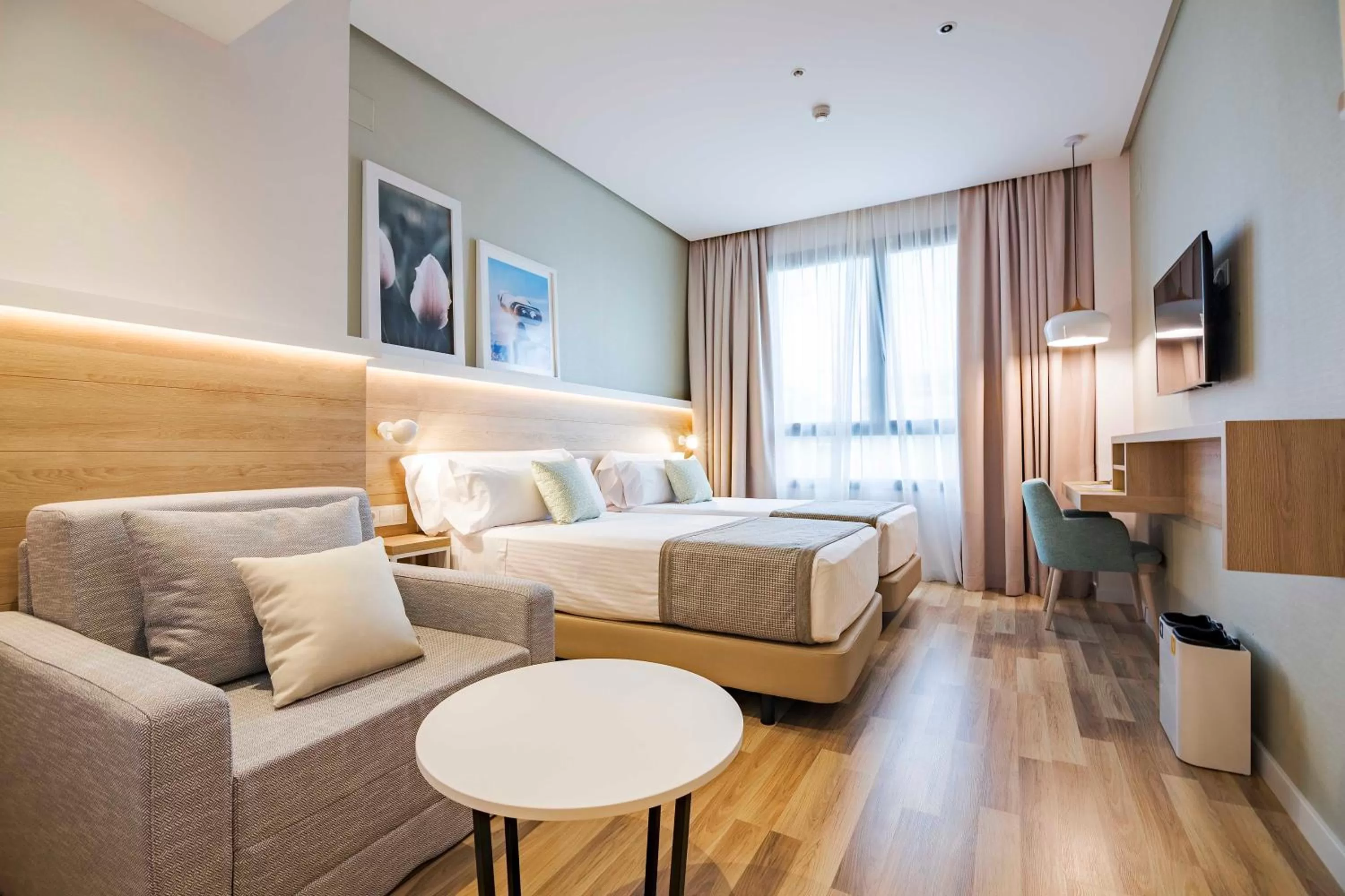 Bed in Golden Hotel Barcelona