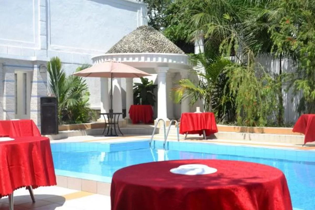 Swimming pool in Hotel Kangaroo Bujumbura