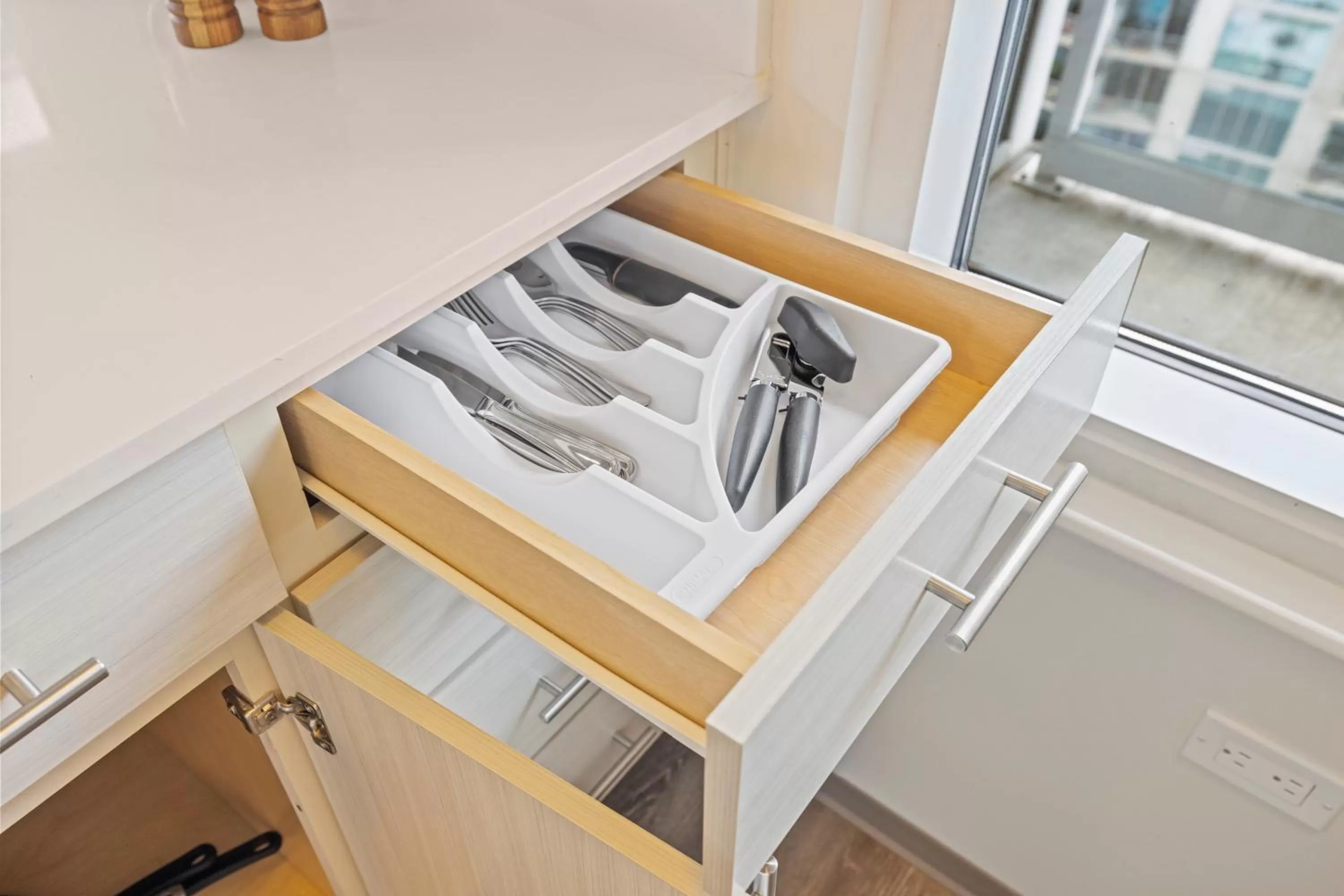 Kitchen or kitchenette in Placemakr Premier SoBro