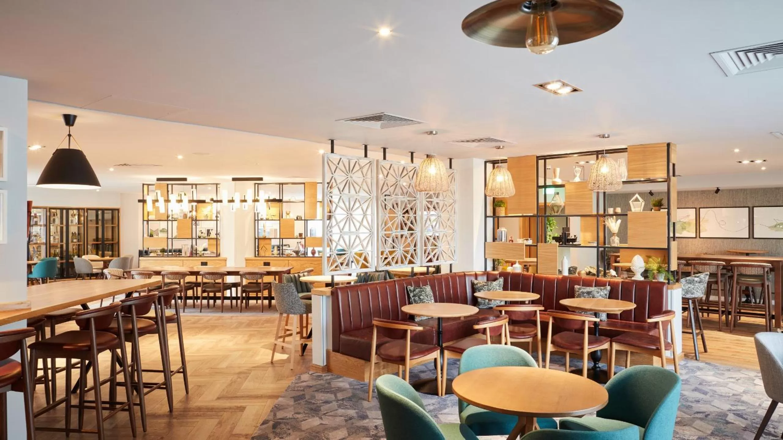 Property building, Restaurant/Places to Eat in Alexandra House