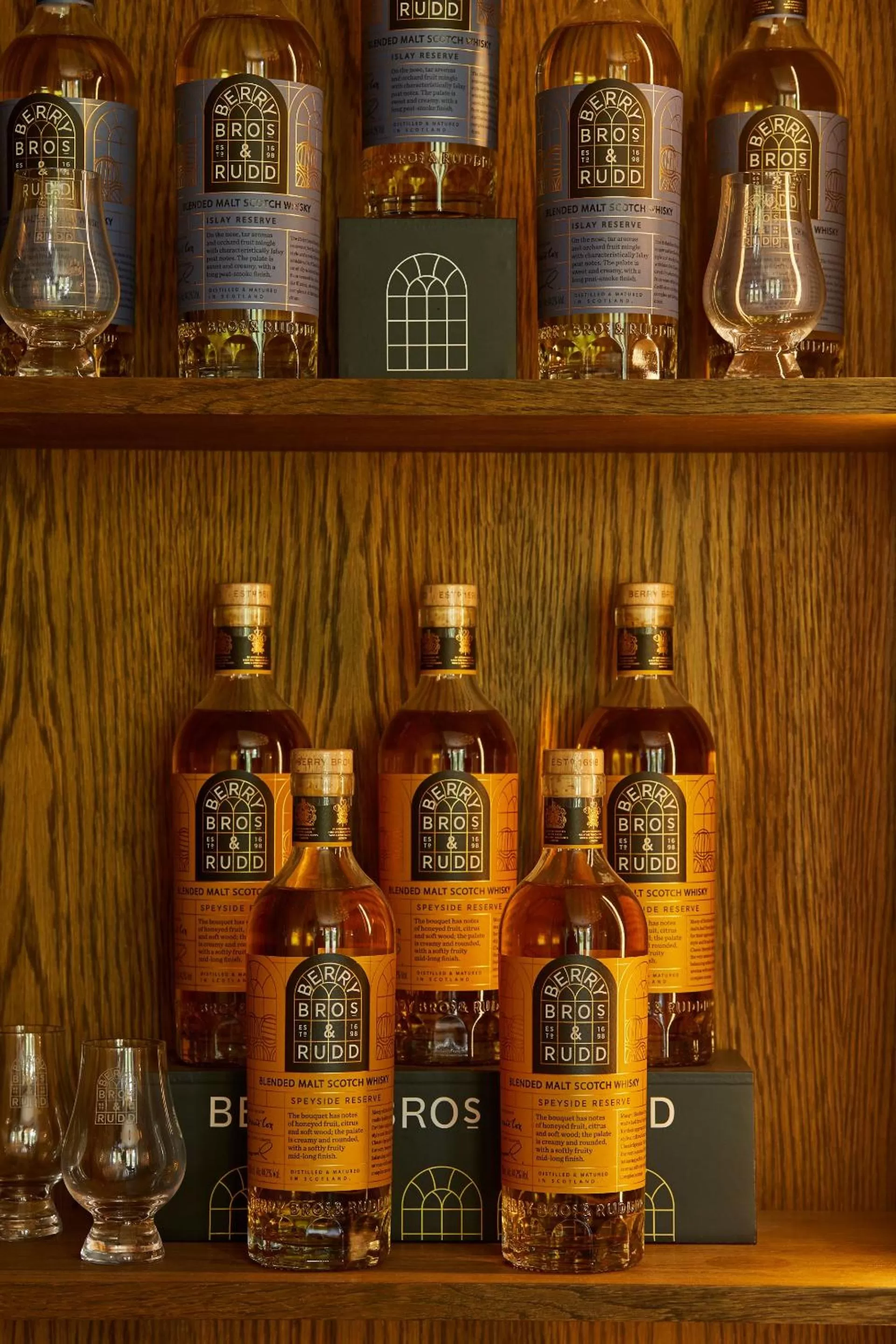 Drinks in The Retreat, Elcot Park