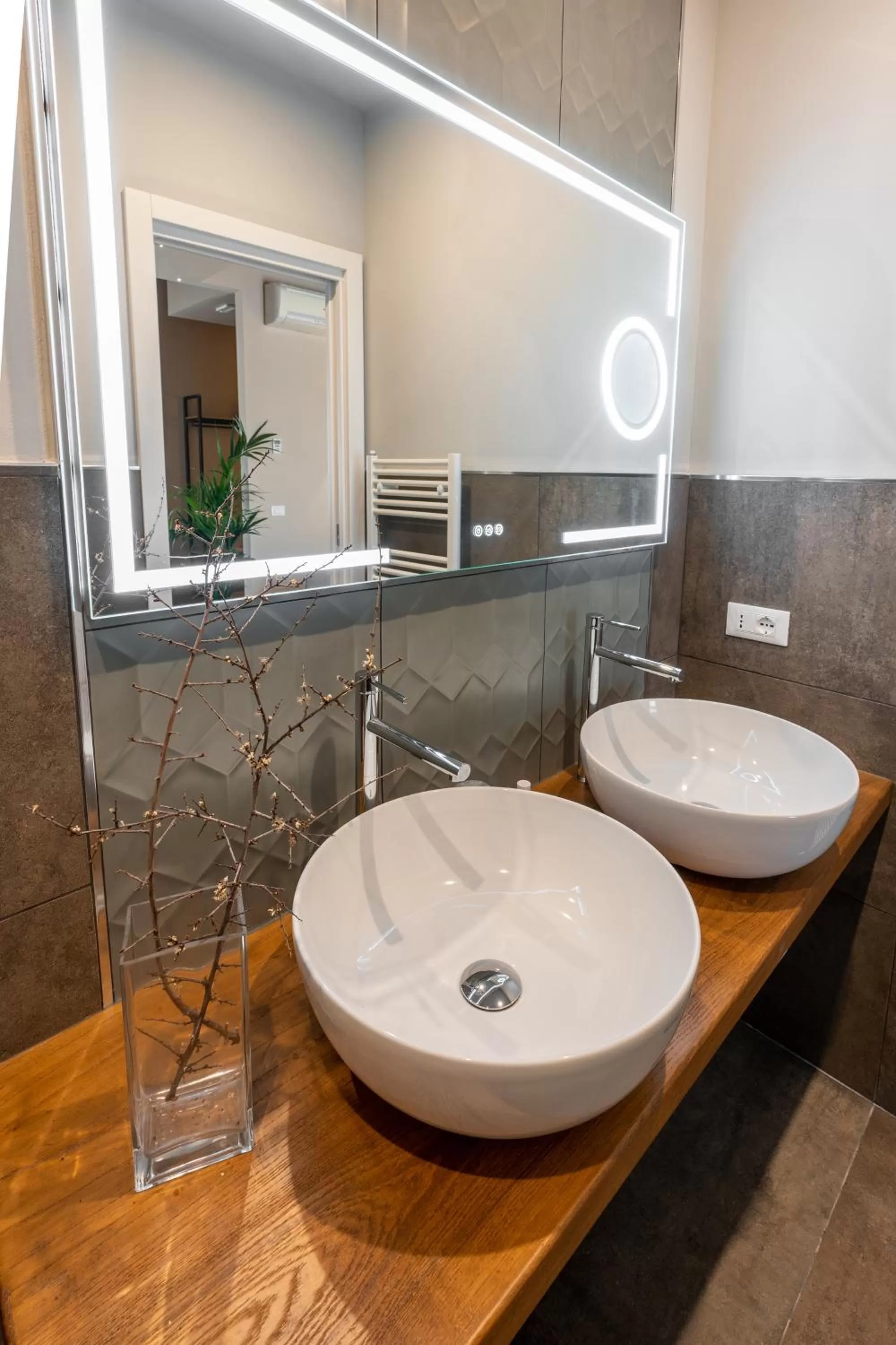 Bathroom in GG8 Hotel & Suite SPA