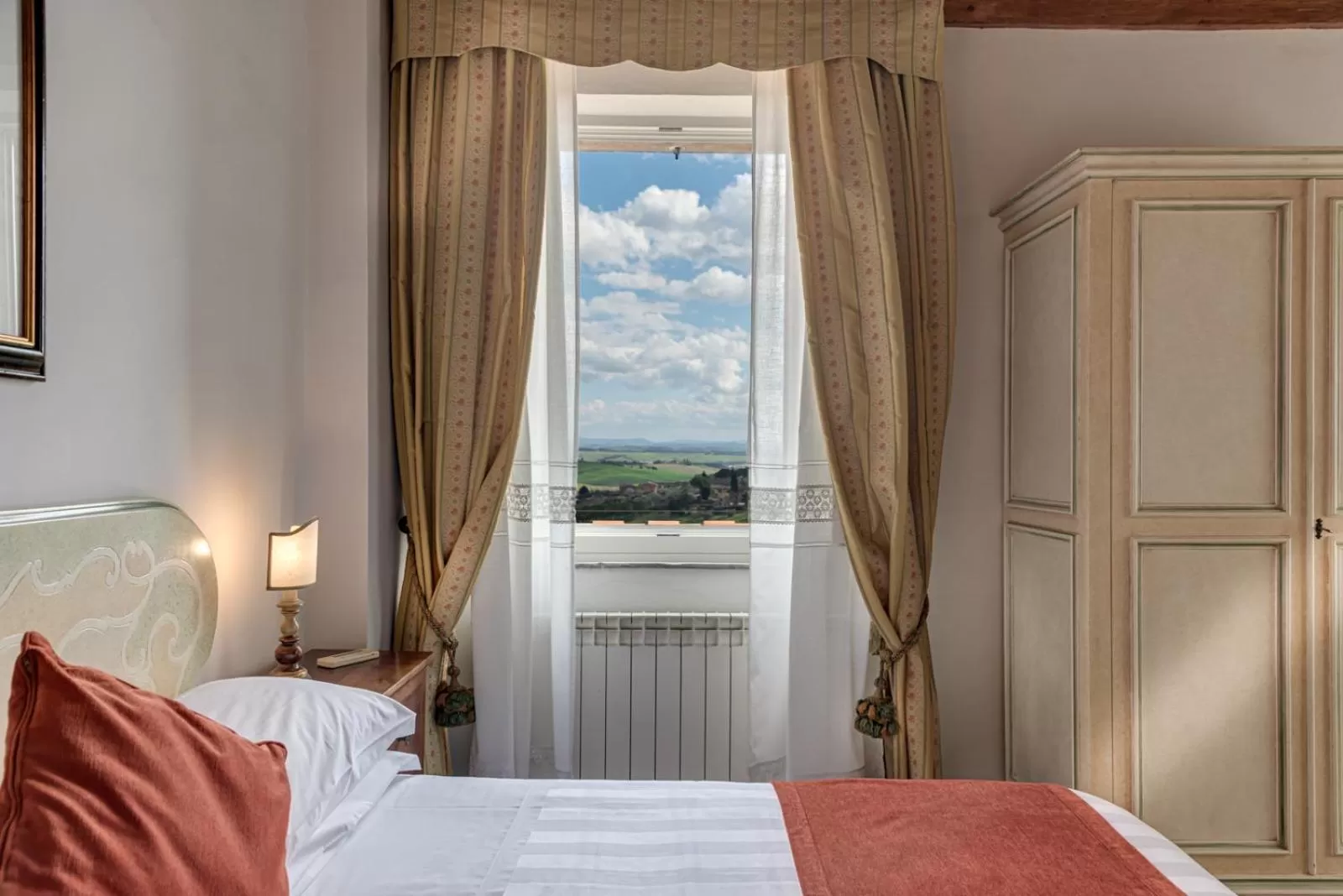 View (from property/room), Bed in Hotel Palazzo di Valli