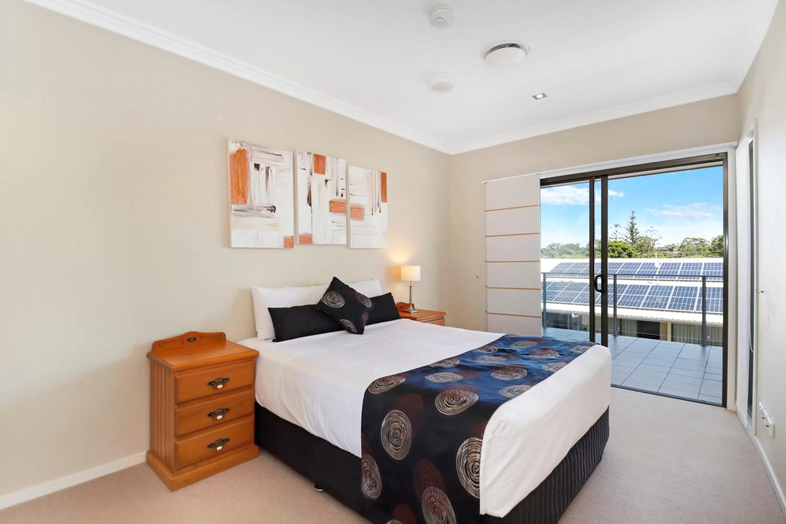 Bed in Eden by the Bay