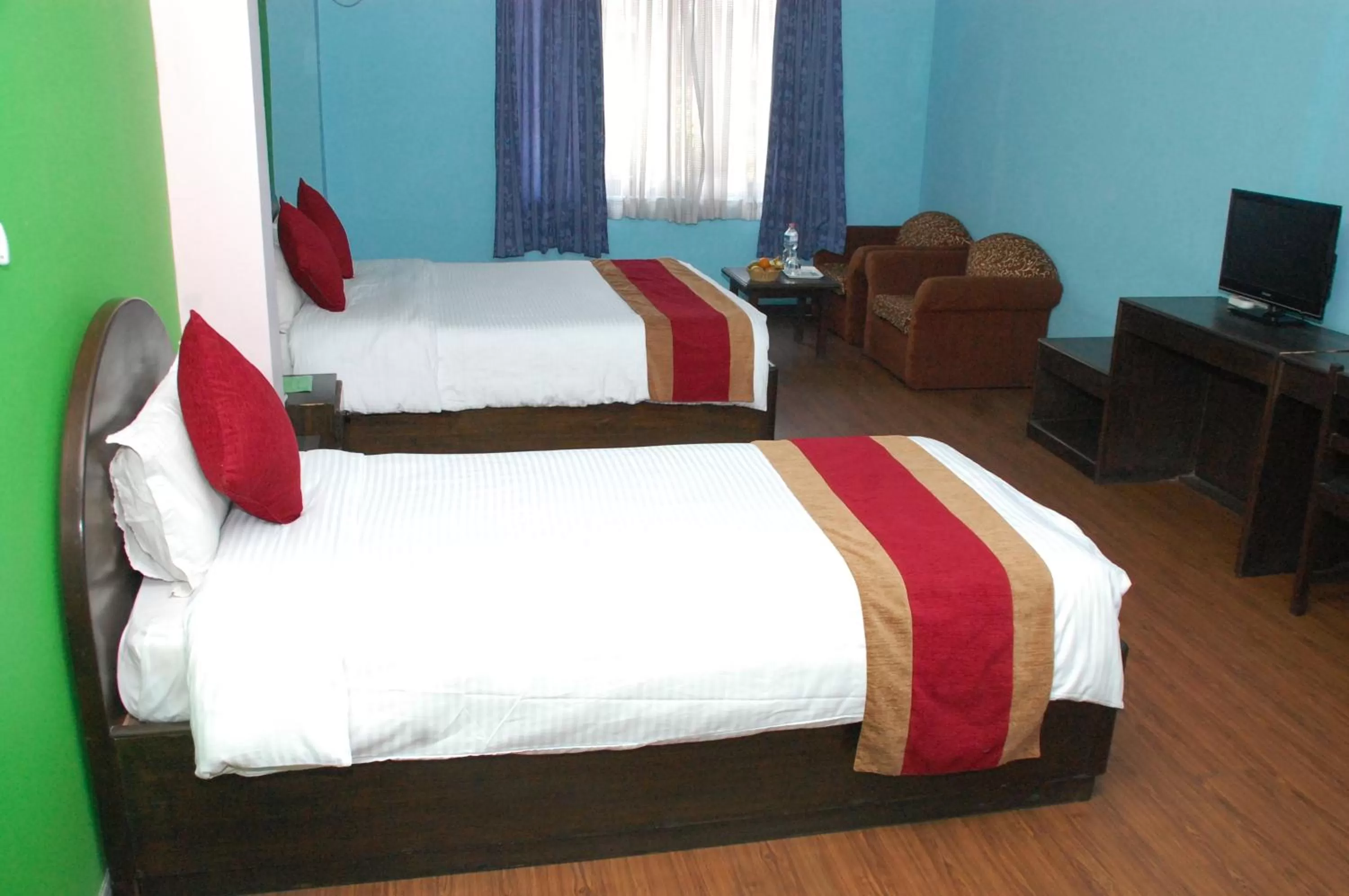 Deluxe Family Room with 24-hour Check-in & Check-out in Hotel Family Home