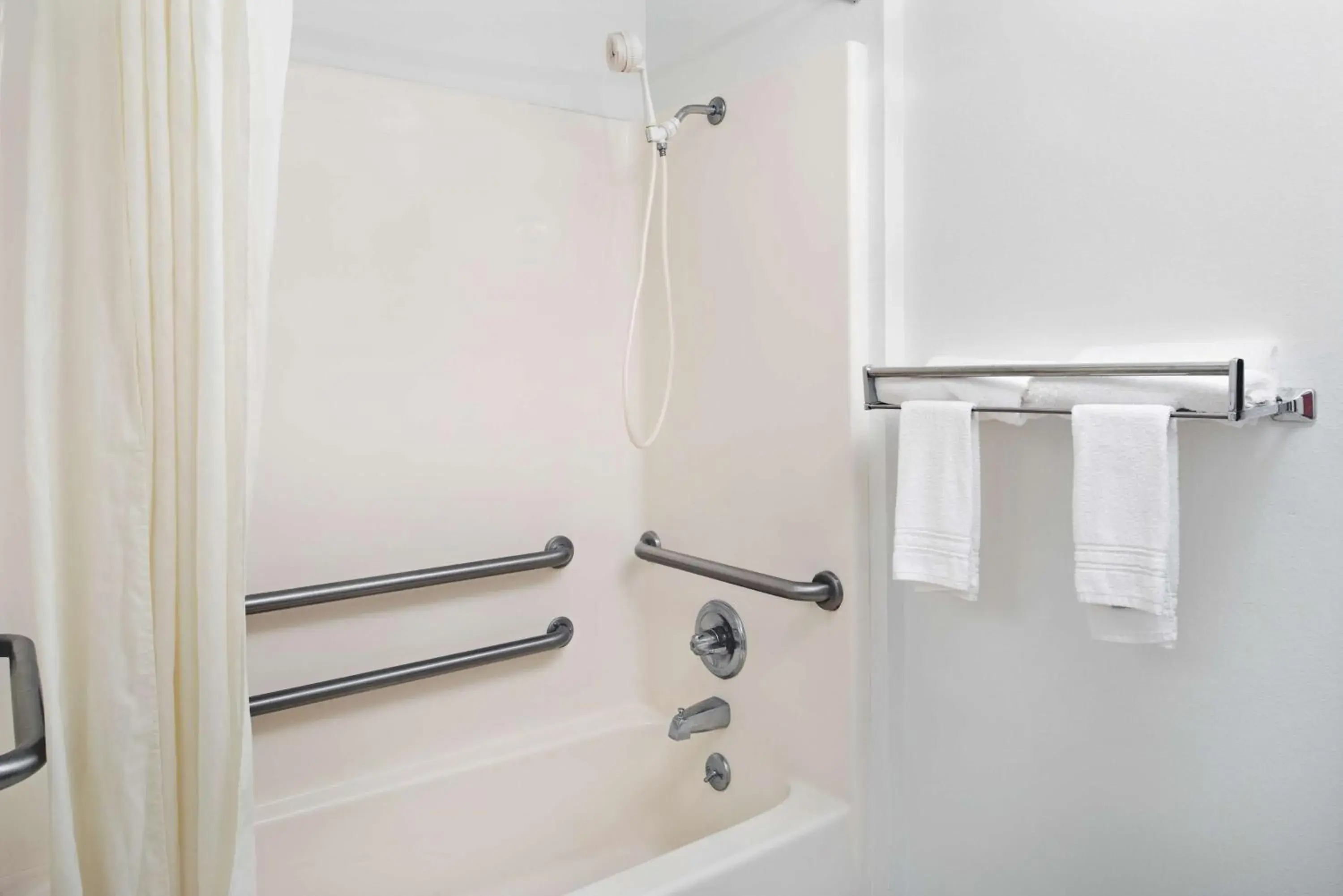 King Room in Rodeway Inn Red Oak King Room in Rodeway Inn Red Oak