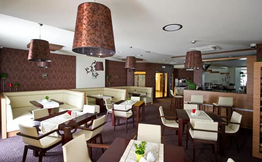 Restaurant/places to eat in Hotel Ines