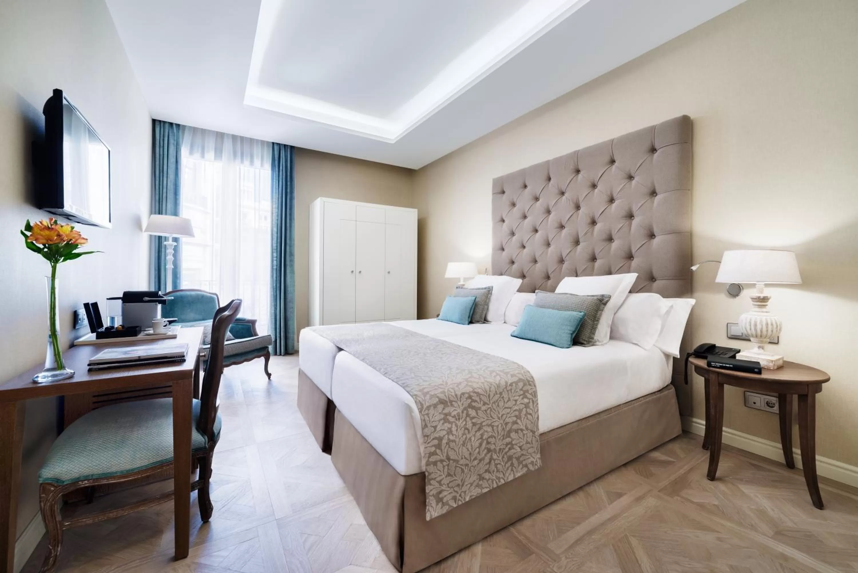 Design Double Room in Colón Hotel Barcelona