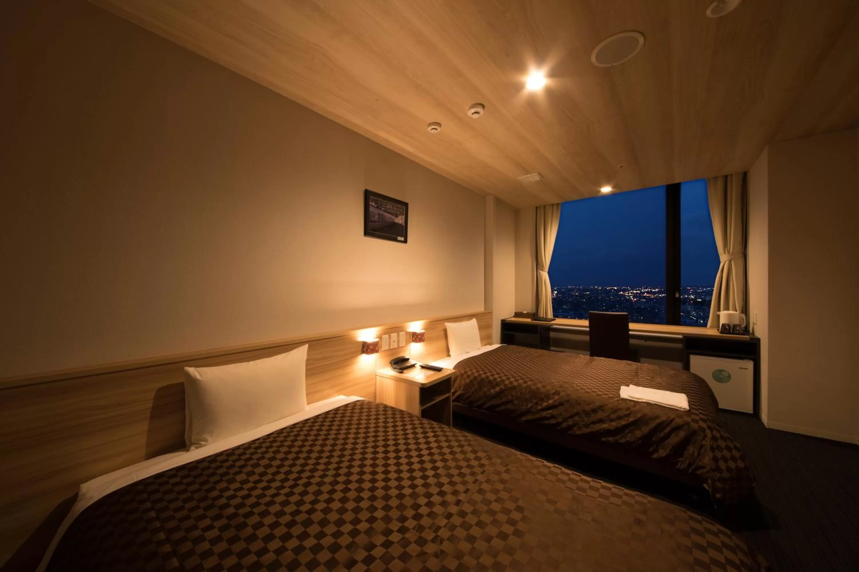 View (from property/room), Bed in Izumisano Center Hotel Kansai International Airport