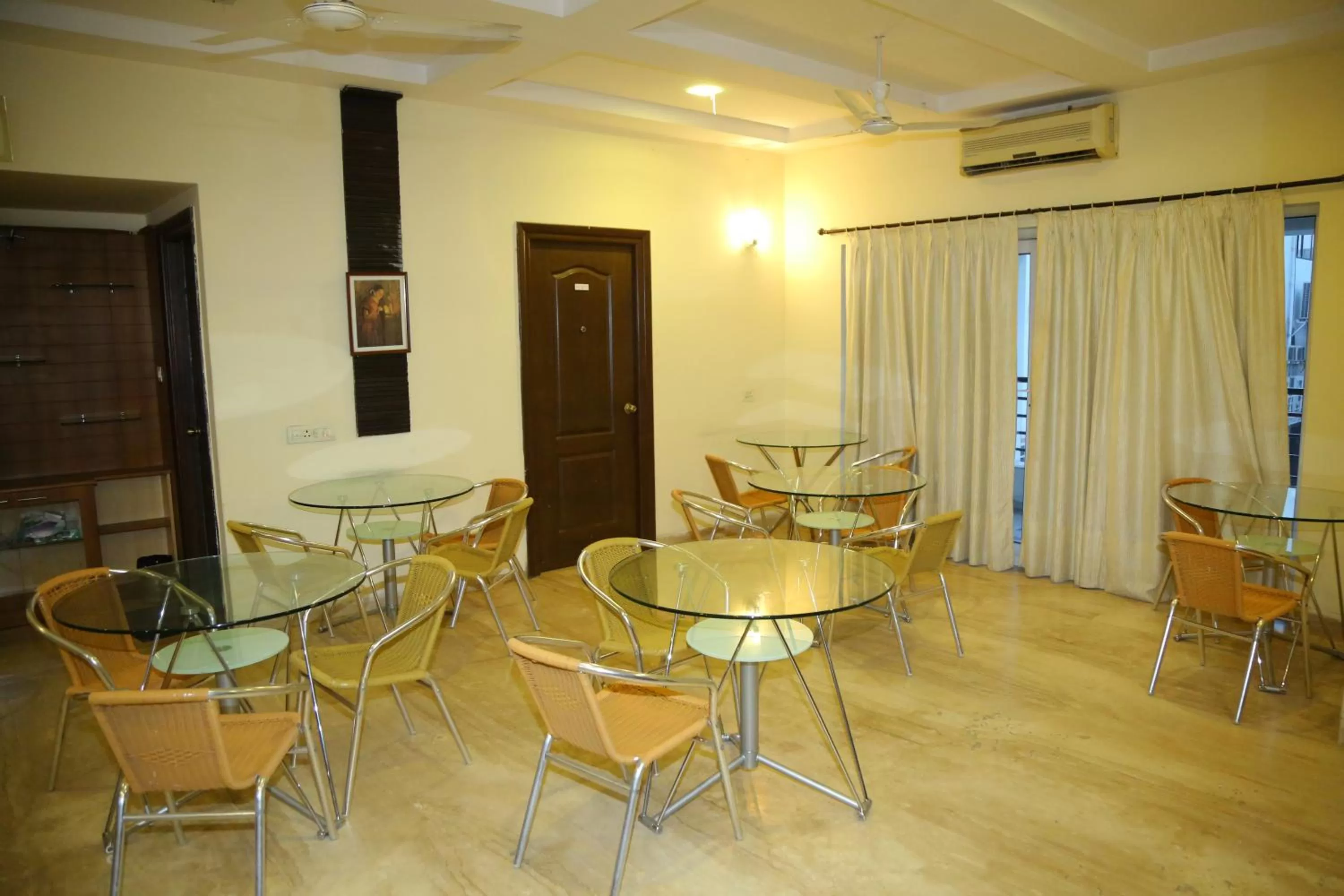 Restaurant/places to eat in Swan Suites Madhapur