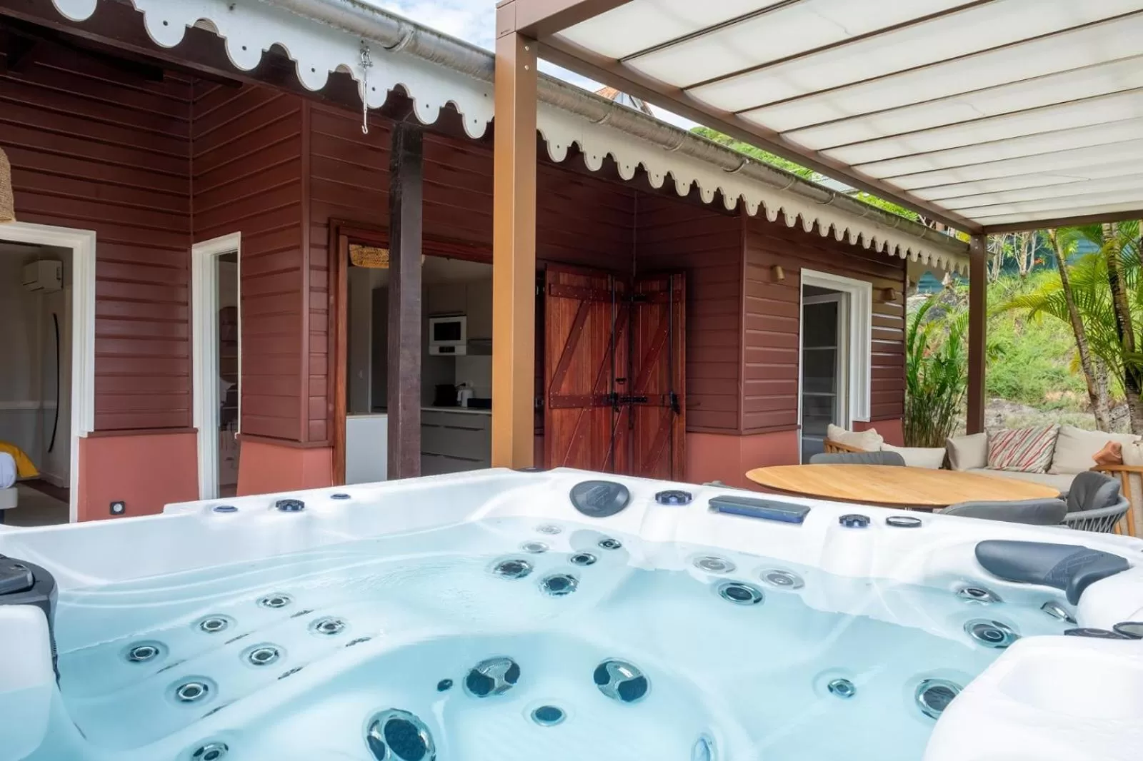 Hot Tub in La Suite Villa