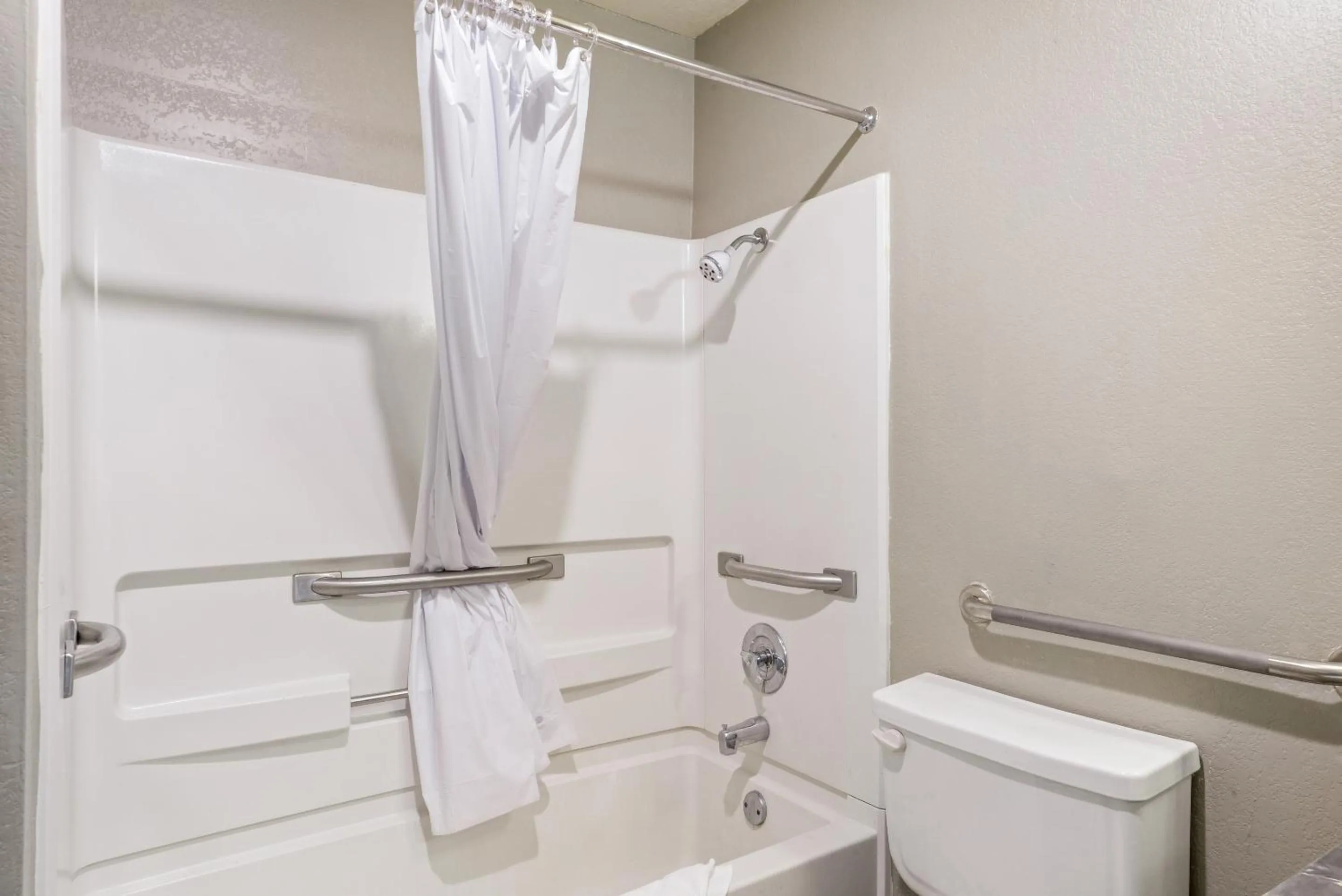 Bathroom in OYO Hotel Edmond - University of Central Oklahoma