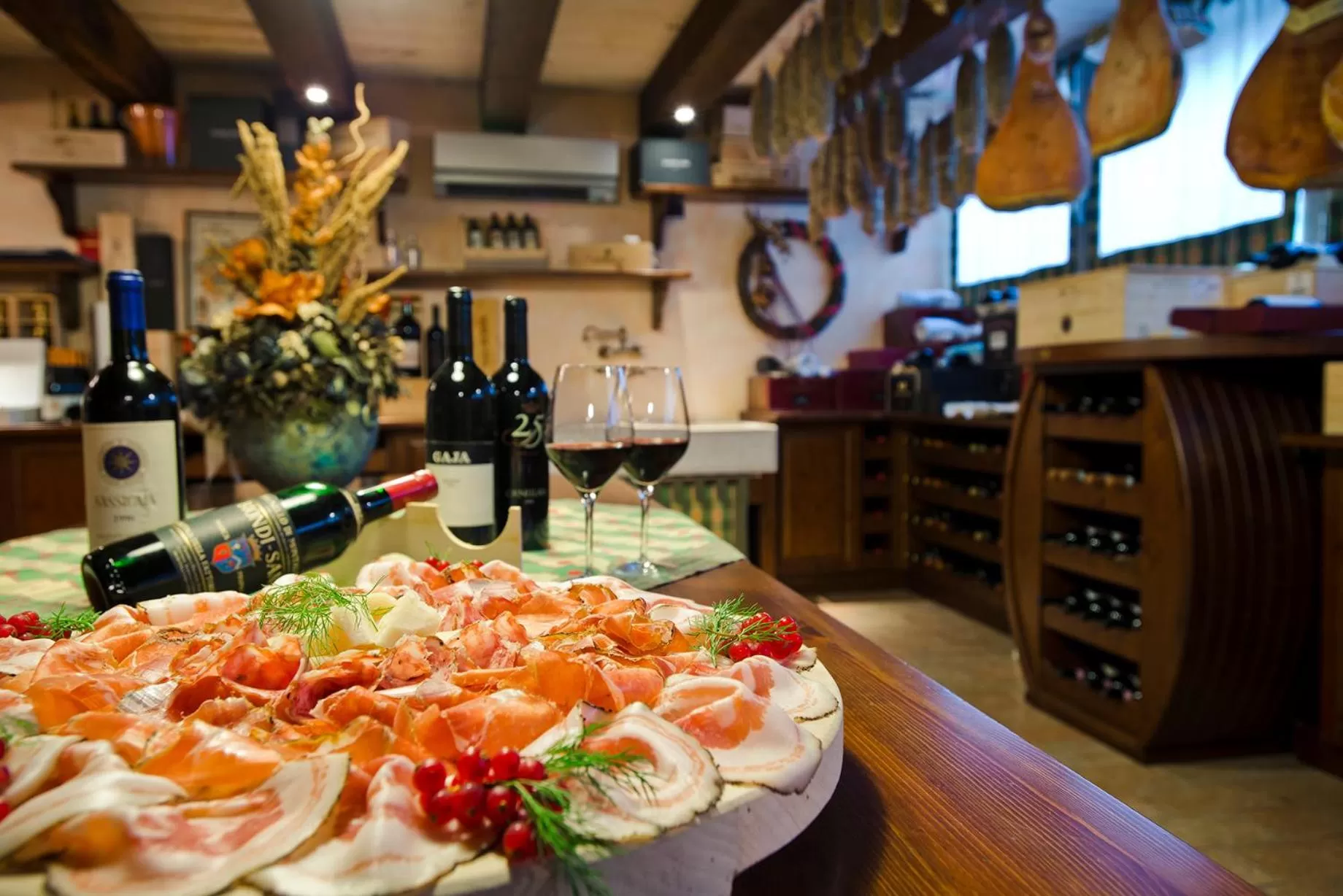 Restaurant/places to eat in Savoy Beach Hotel & Thermal Spa