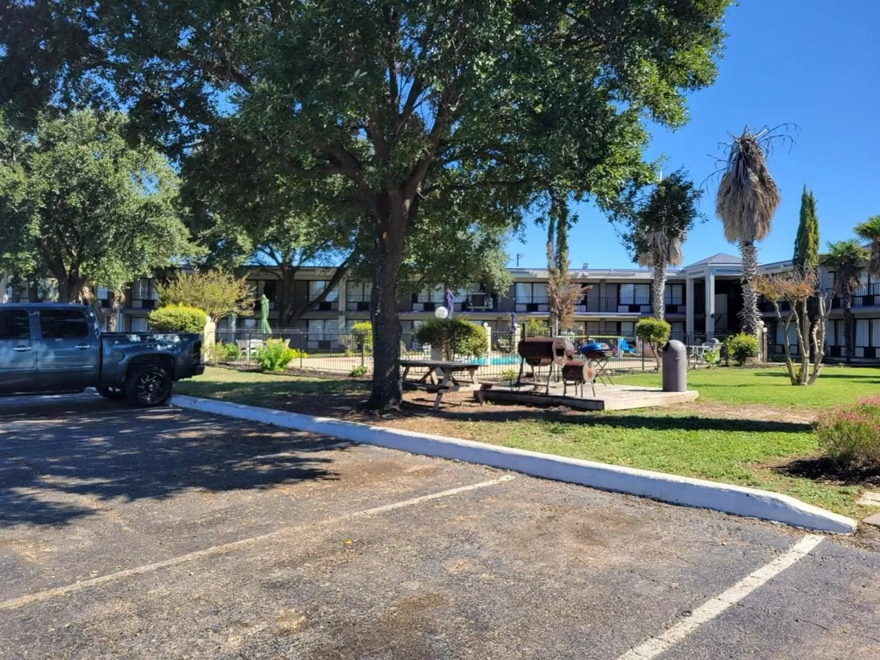 Property building in Knights Inn San Antonio near Frost Bank Center