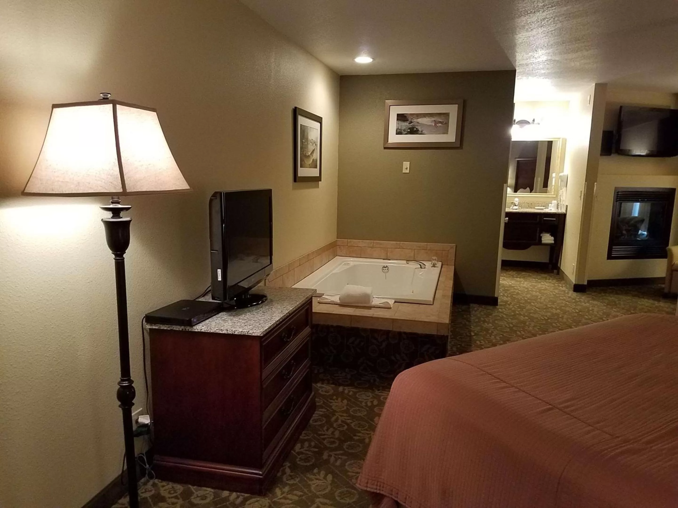 Photo of the whole room, Bed in Best Western Salbasgeon Inn & Suites