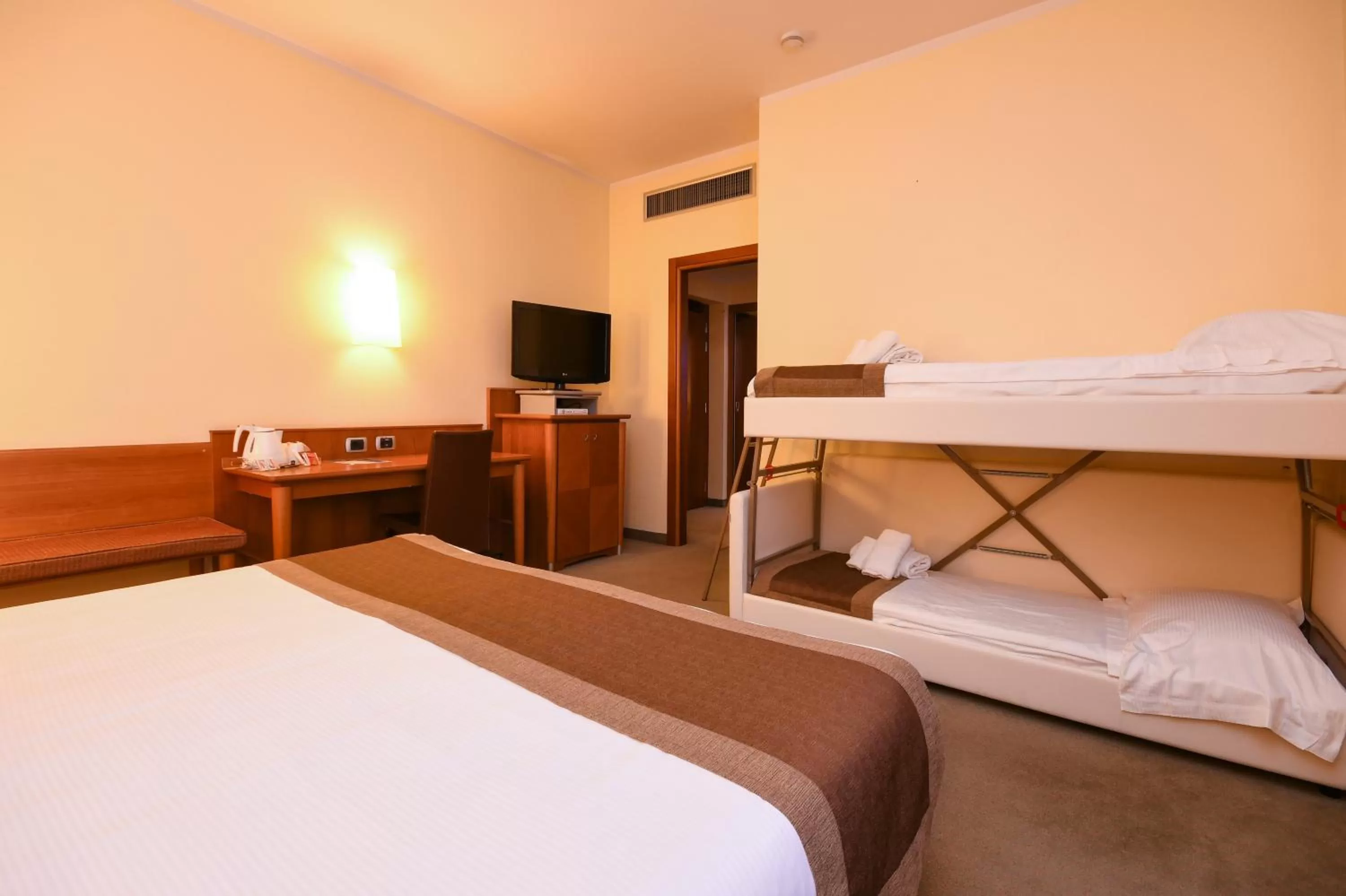 Family Room with Bath in Hotel Master