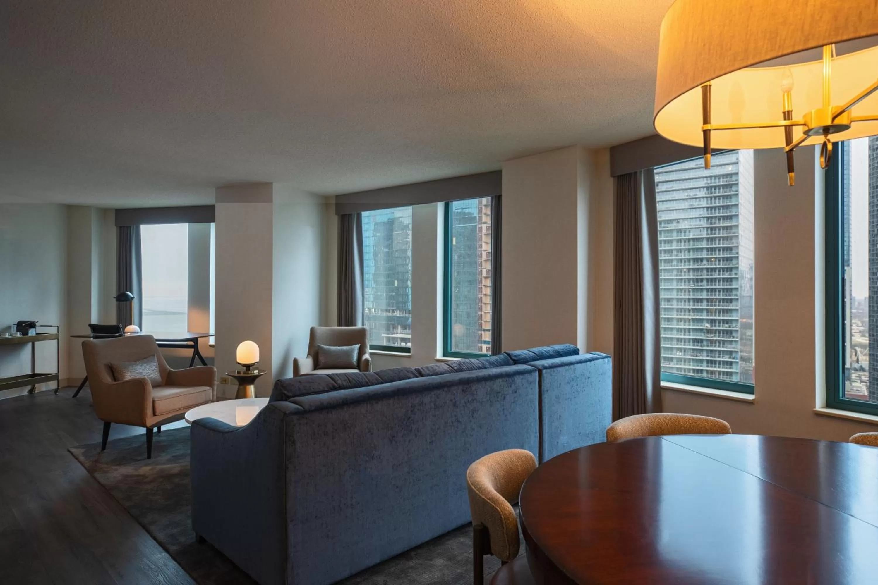 Photo of the whole room in Sheraton Grand Chicago Riverwalk