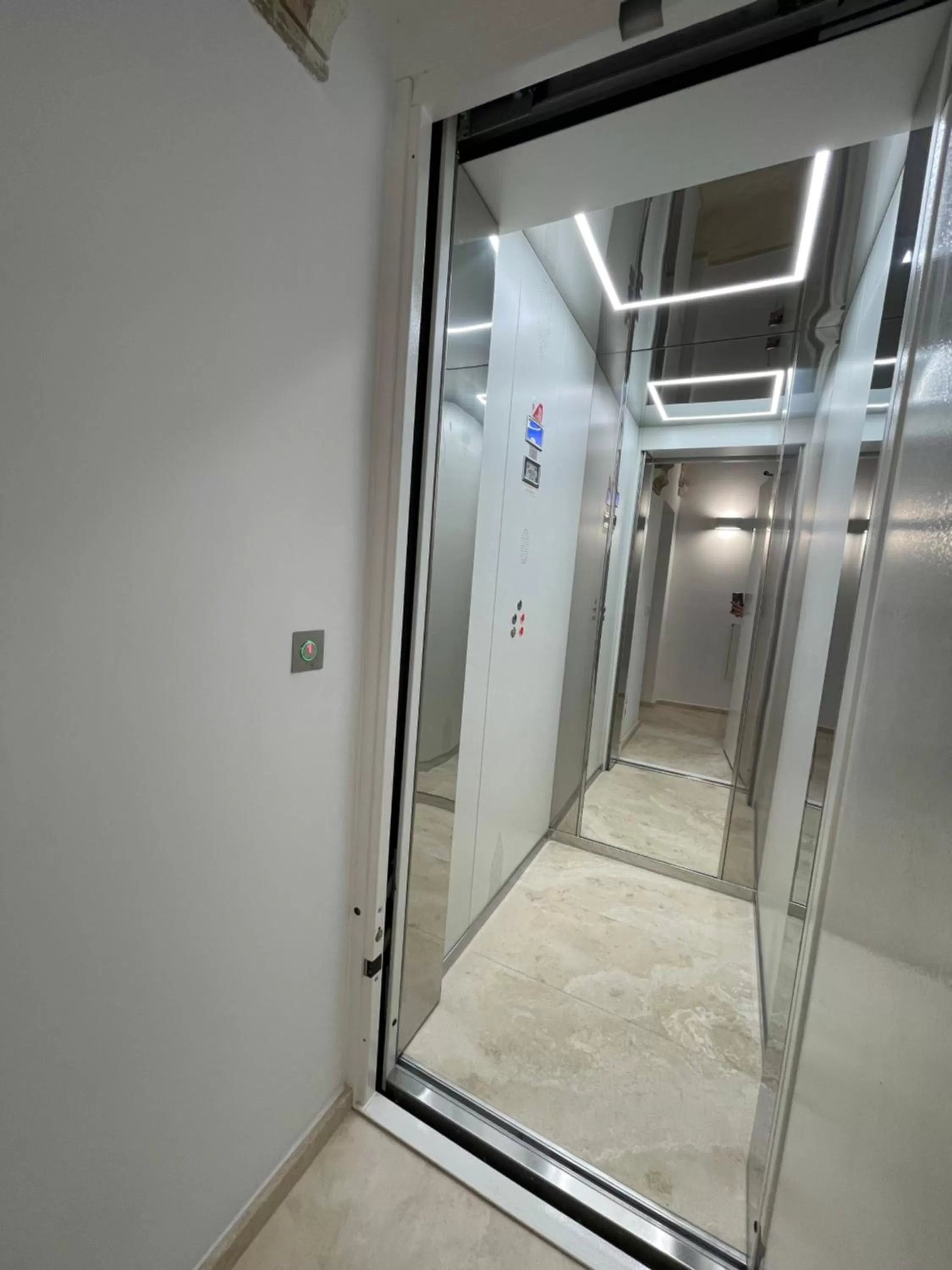 elevator, Bathroom in A un passo dalla piazza