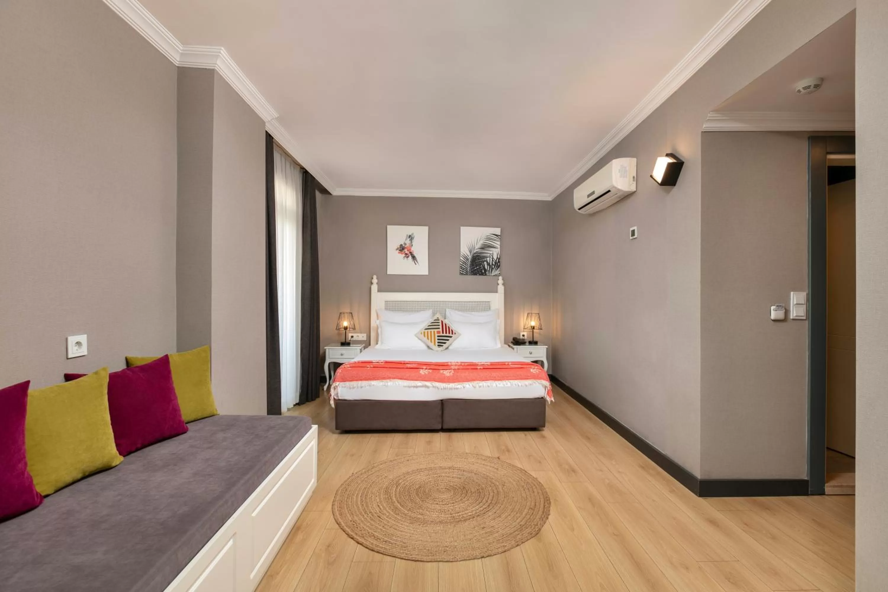 Photo of the whole room, Bed in Azuu Boutique Hotel