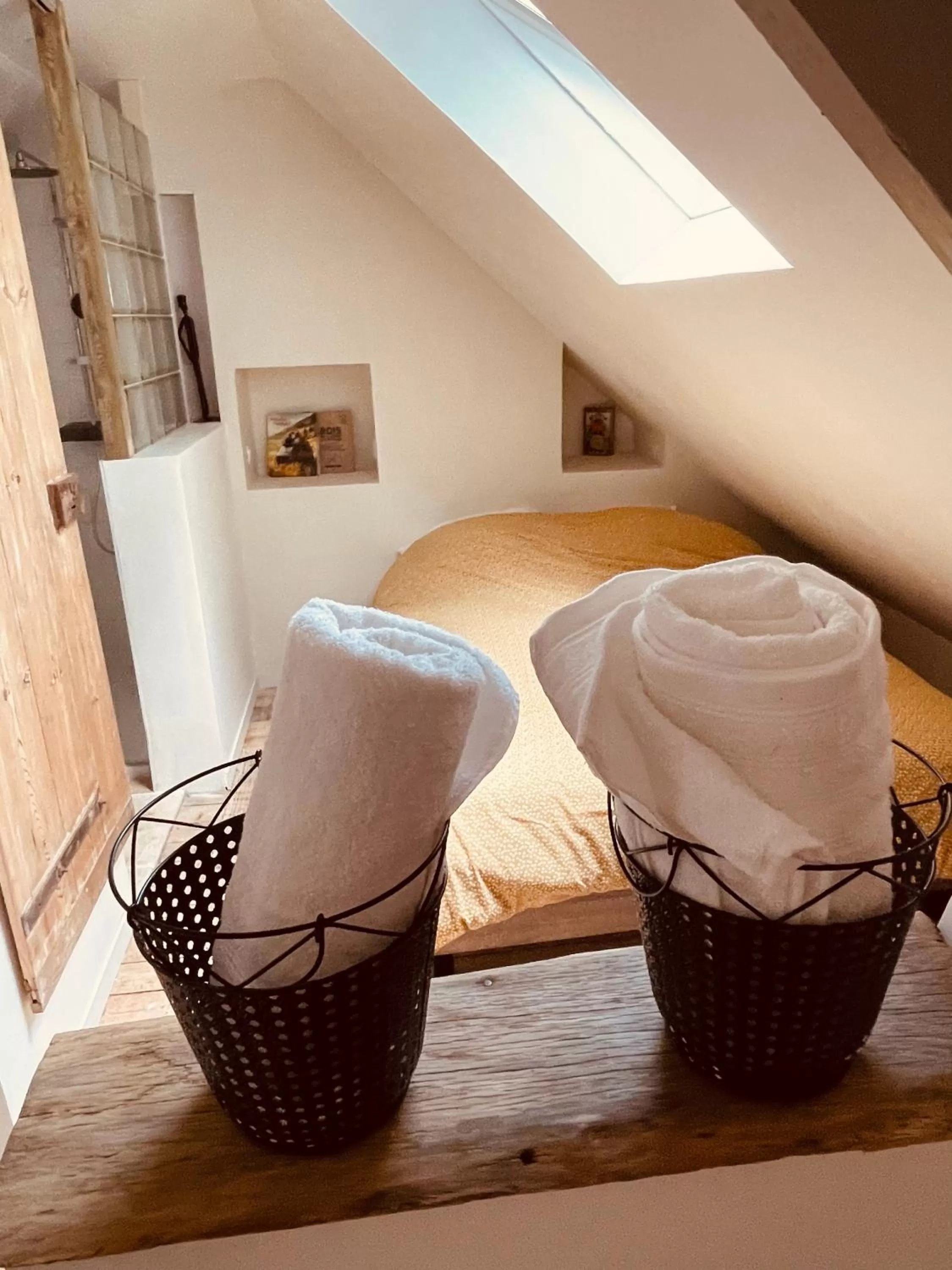 Bed in La folie douce, votre gîte brocante, sport et nature