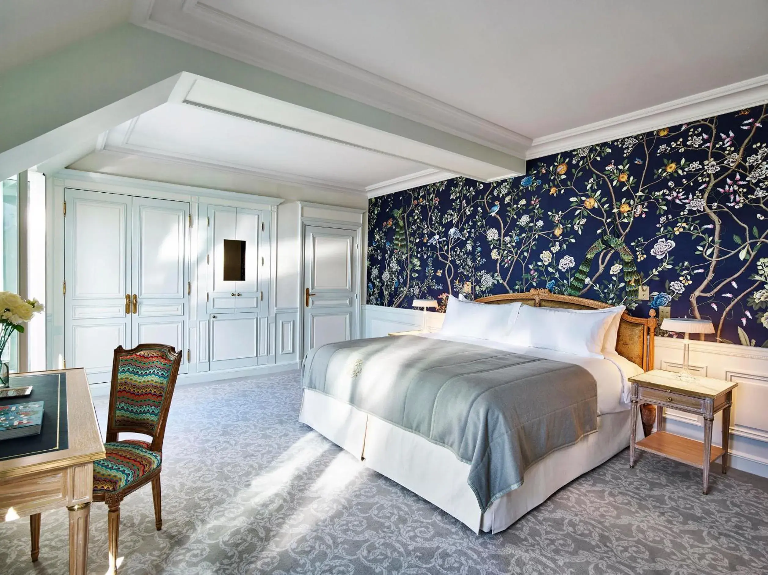Executive Double Room with Balcony in Le Meurice – Dorchester Collection Executive Double Room with Balcony in Le Meurice – Dorchester Collection