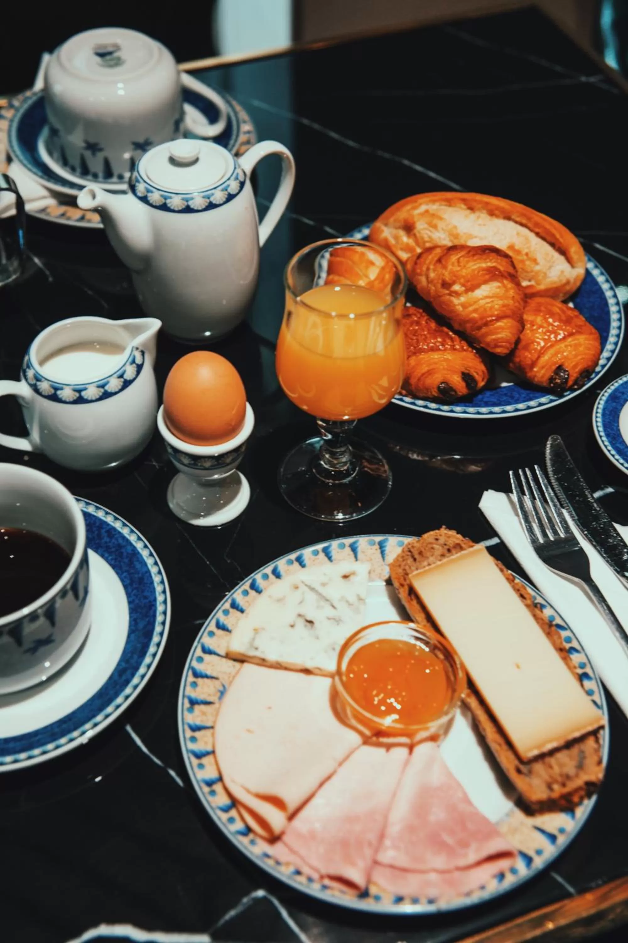 Buffet breakfast in Waldorf Montparnasse