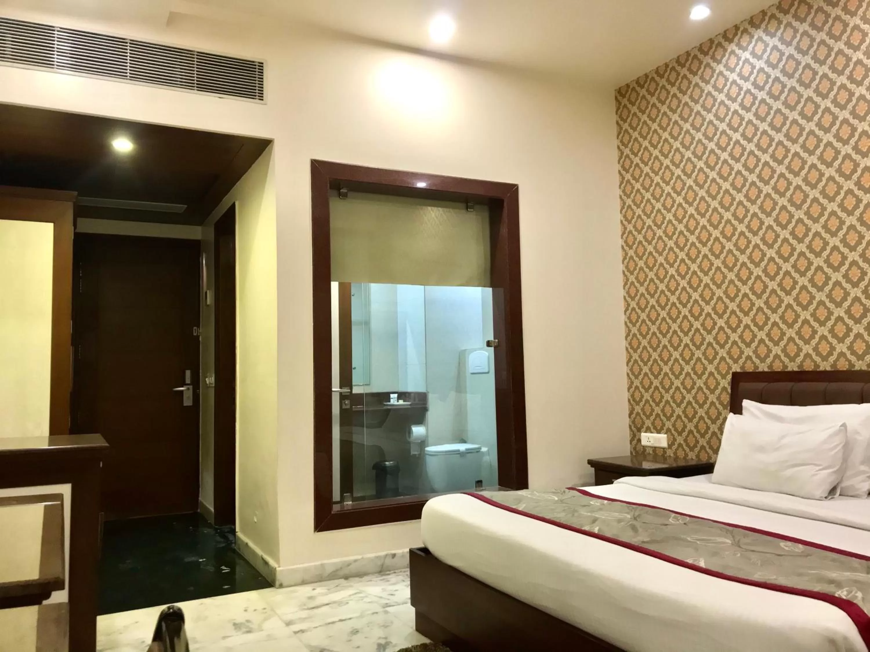 Bedroom, Bed in Hotel Leela Grande