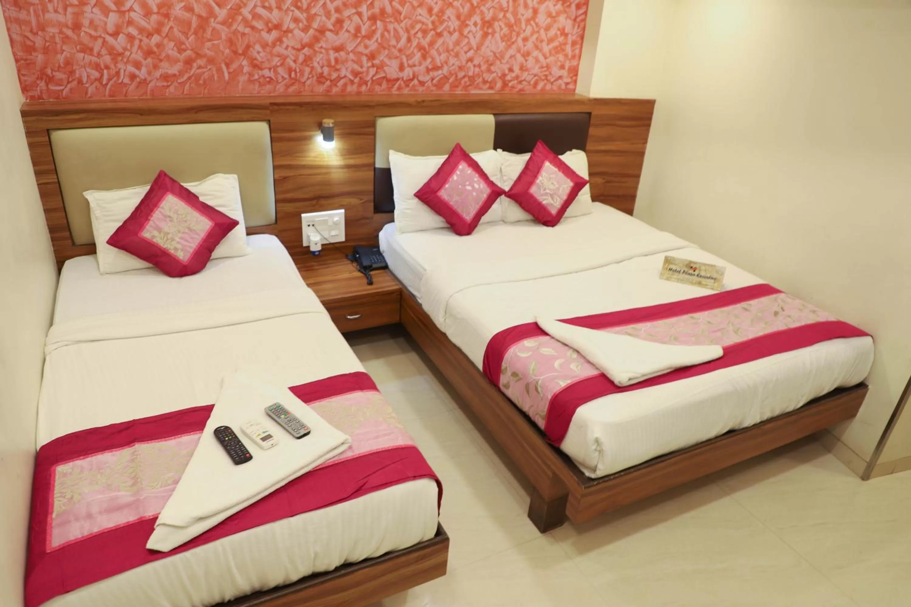 Bedroom, Bed in Hotel Plaza Executive - near BKC