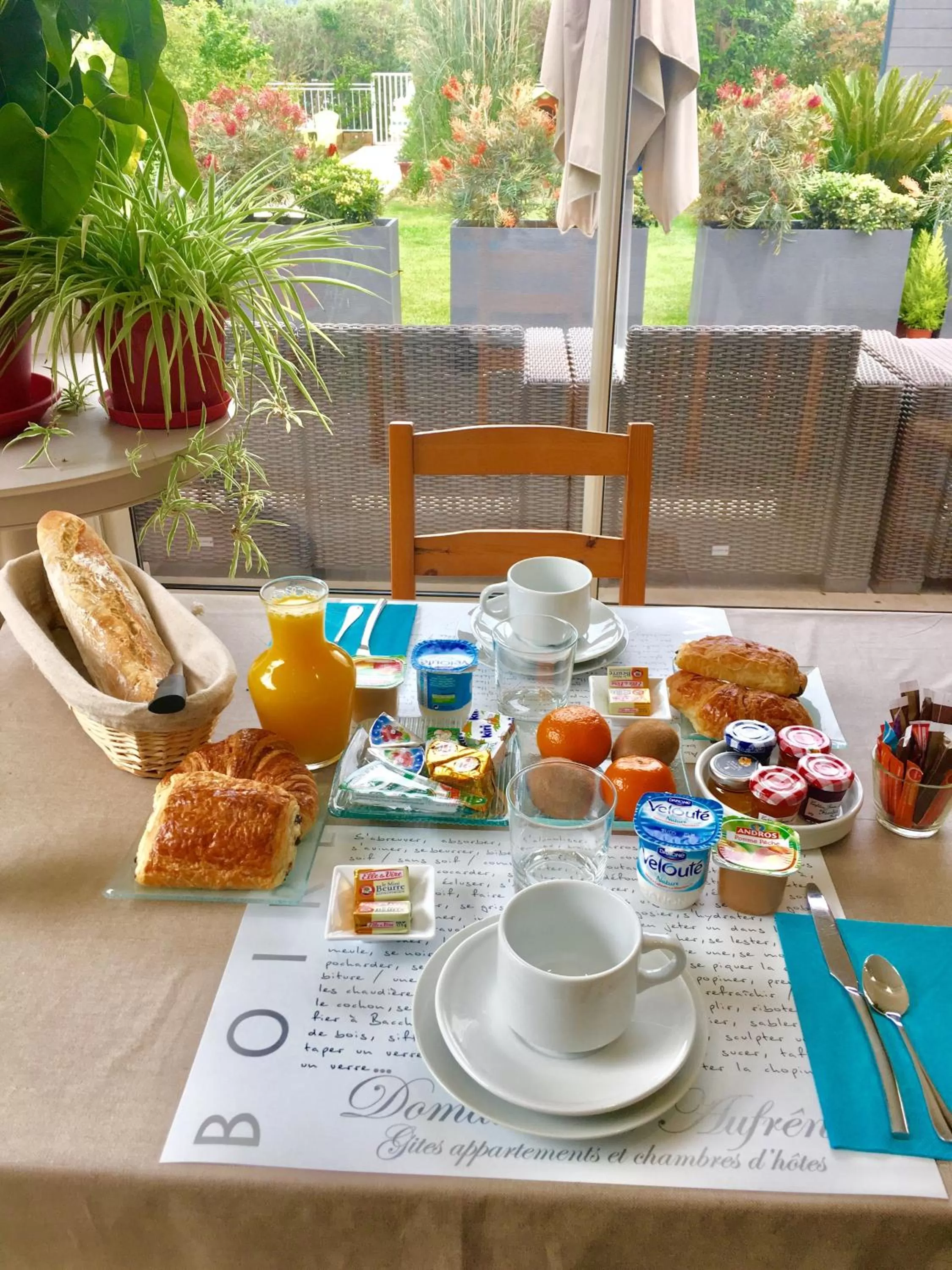 Food and drinks in Domaine de l'Aufrene