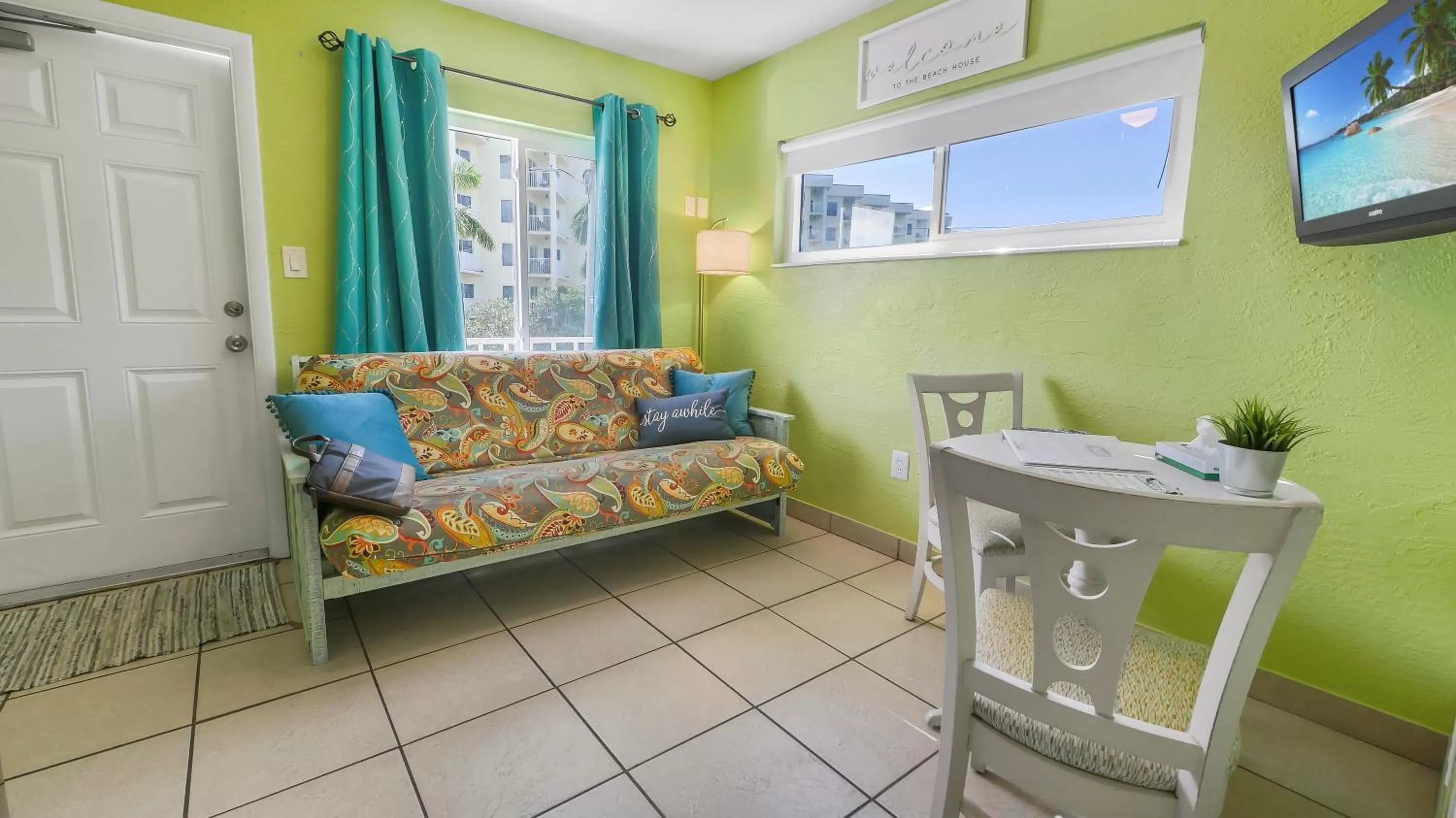 Living room, Seating Area in The Beach House - Treasure Island