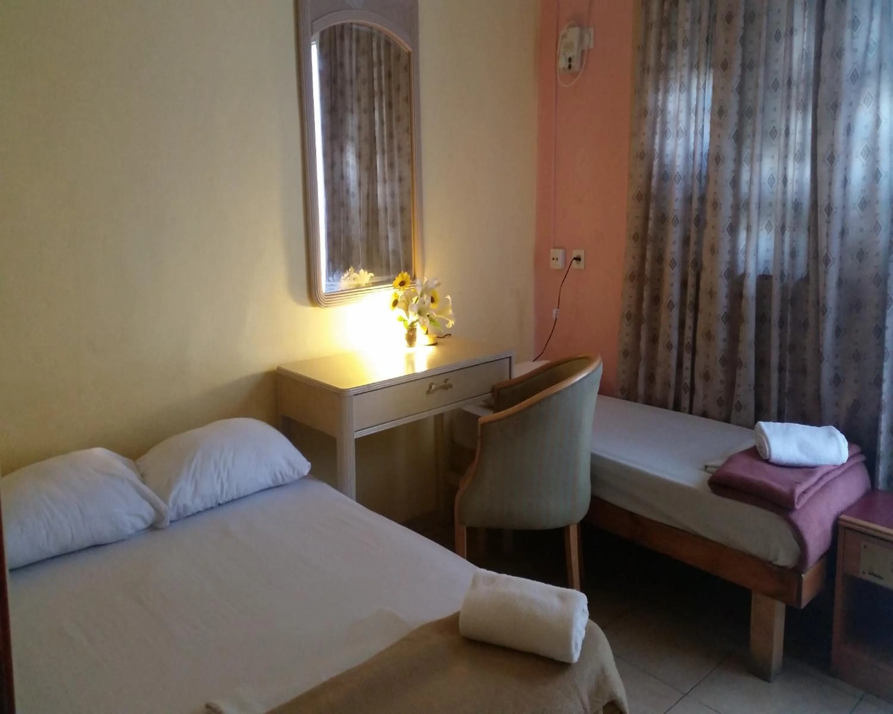 Photo of the whole room, Bed in Sky Hostel